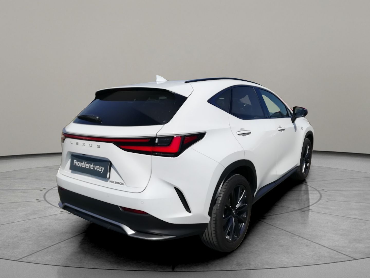 Lexus NX 350h, F-Sport 4x4 - fotka 2
