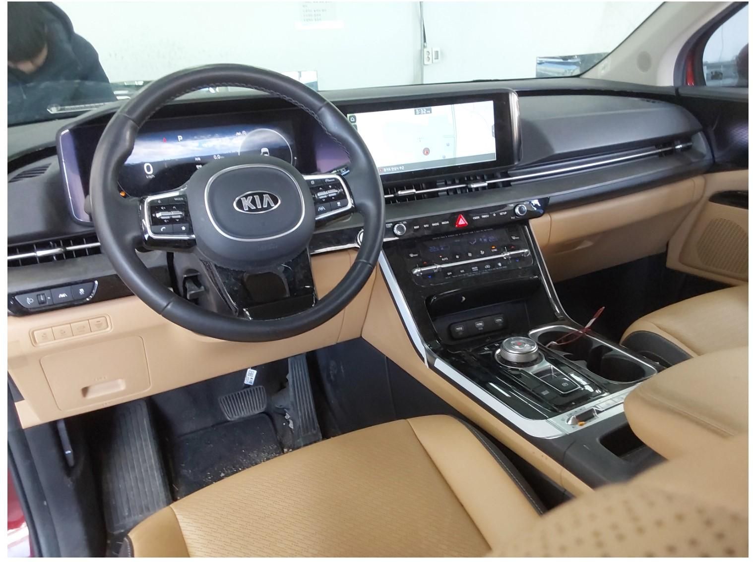 Kia Carnival, 2.2- VŮZ NA CESTĚ - fotka 2