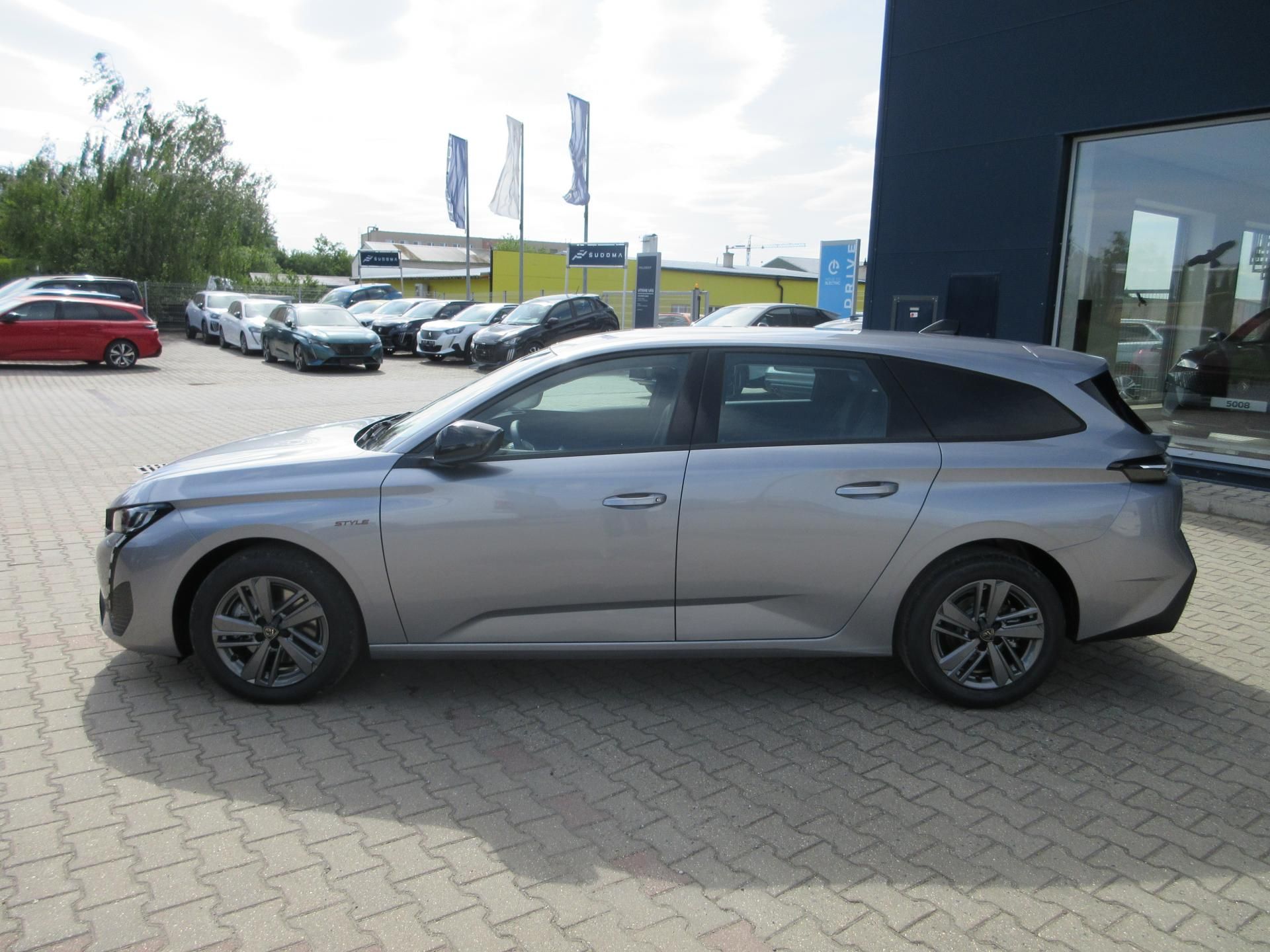 Peugeot 308, SW STYLE Hybrid 145 e-DCS6 - fotka 5