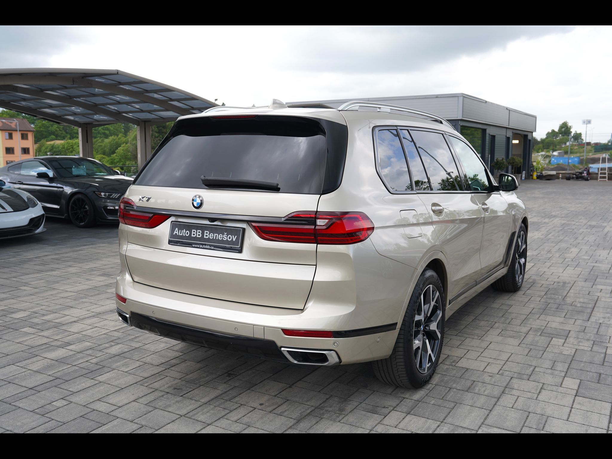 BMW X7, 40i xDrive Pure Excellence/B&W - fotka 6