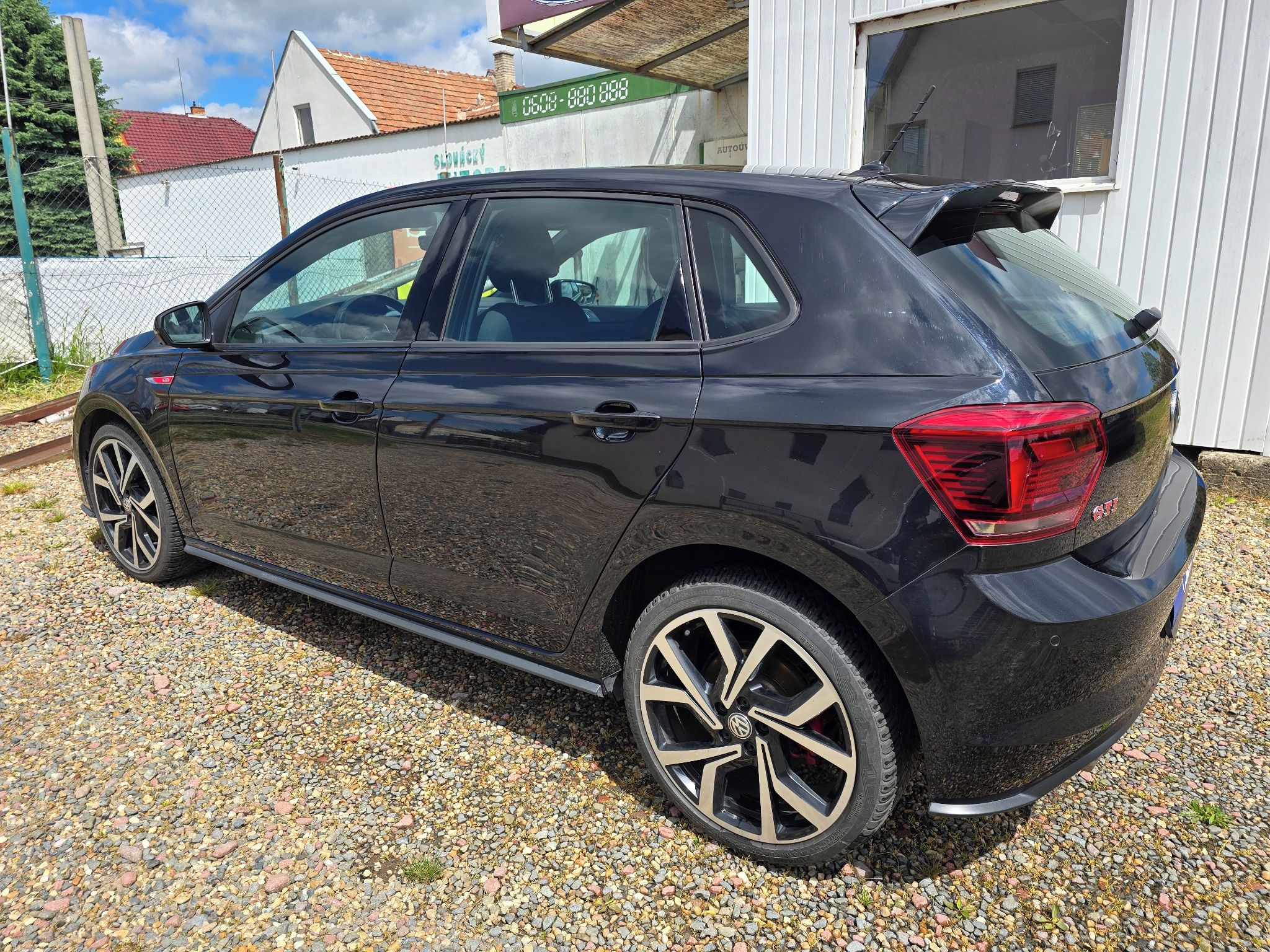Volkswagen Polo, GTI 2.0 TSI DSG 147kW 18" - fotka 4