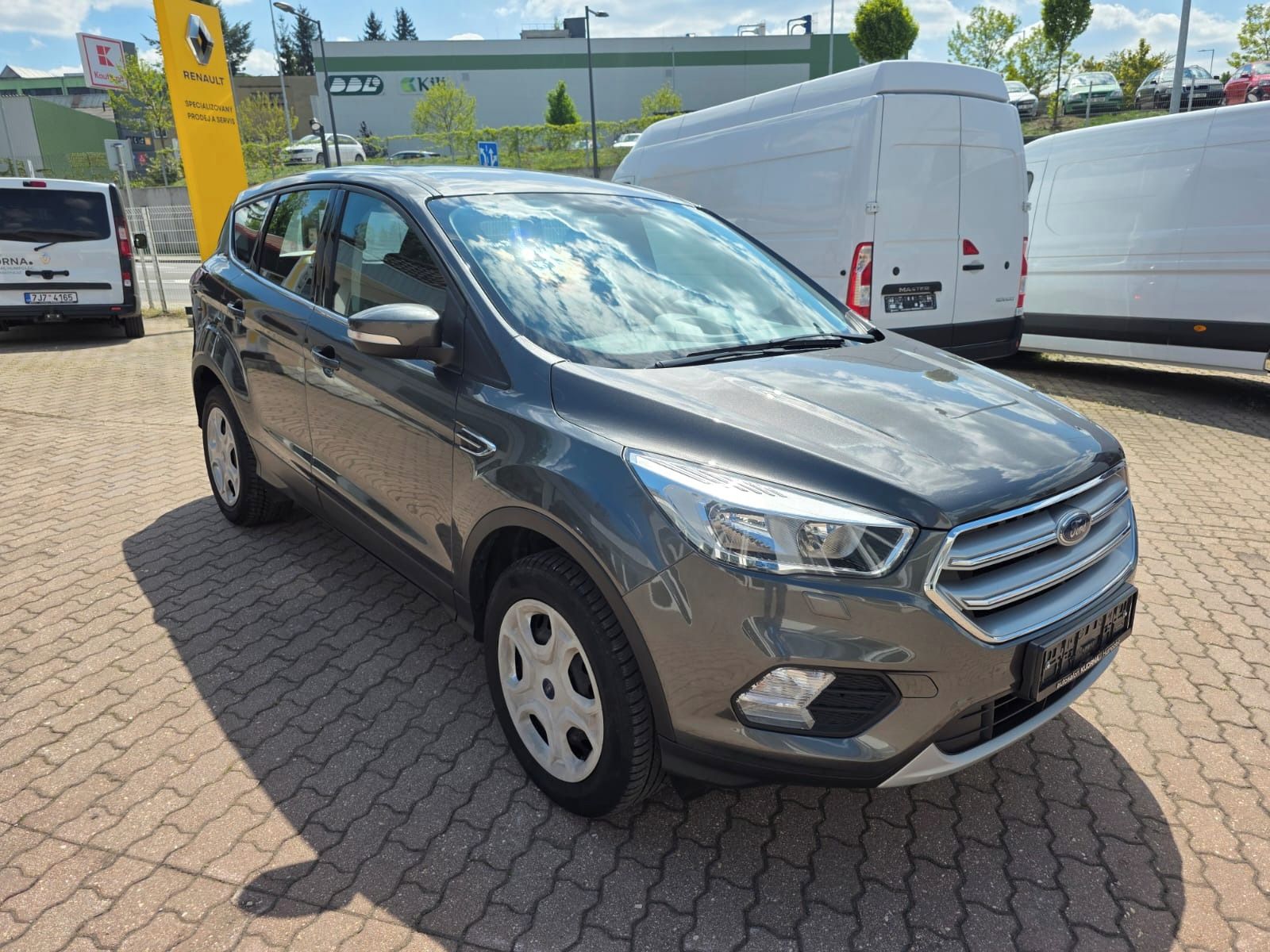 Ford Kuga, 1.5 EcoBoost 88kW vč TZ - fotka 4