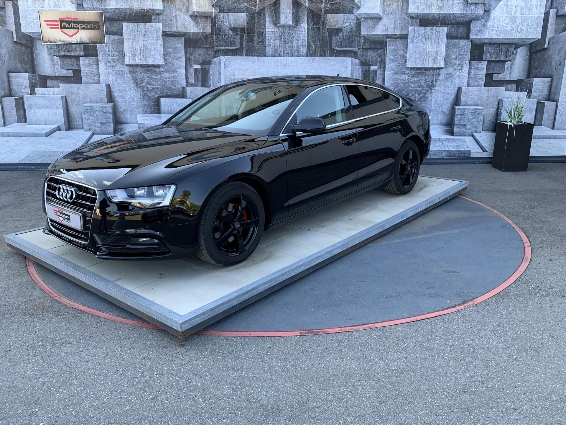 Audi A5, 2.0TDi, 130KW - fotka 3