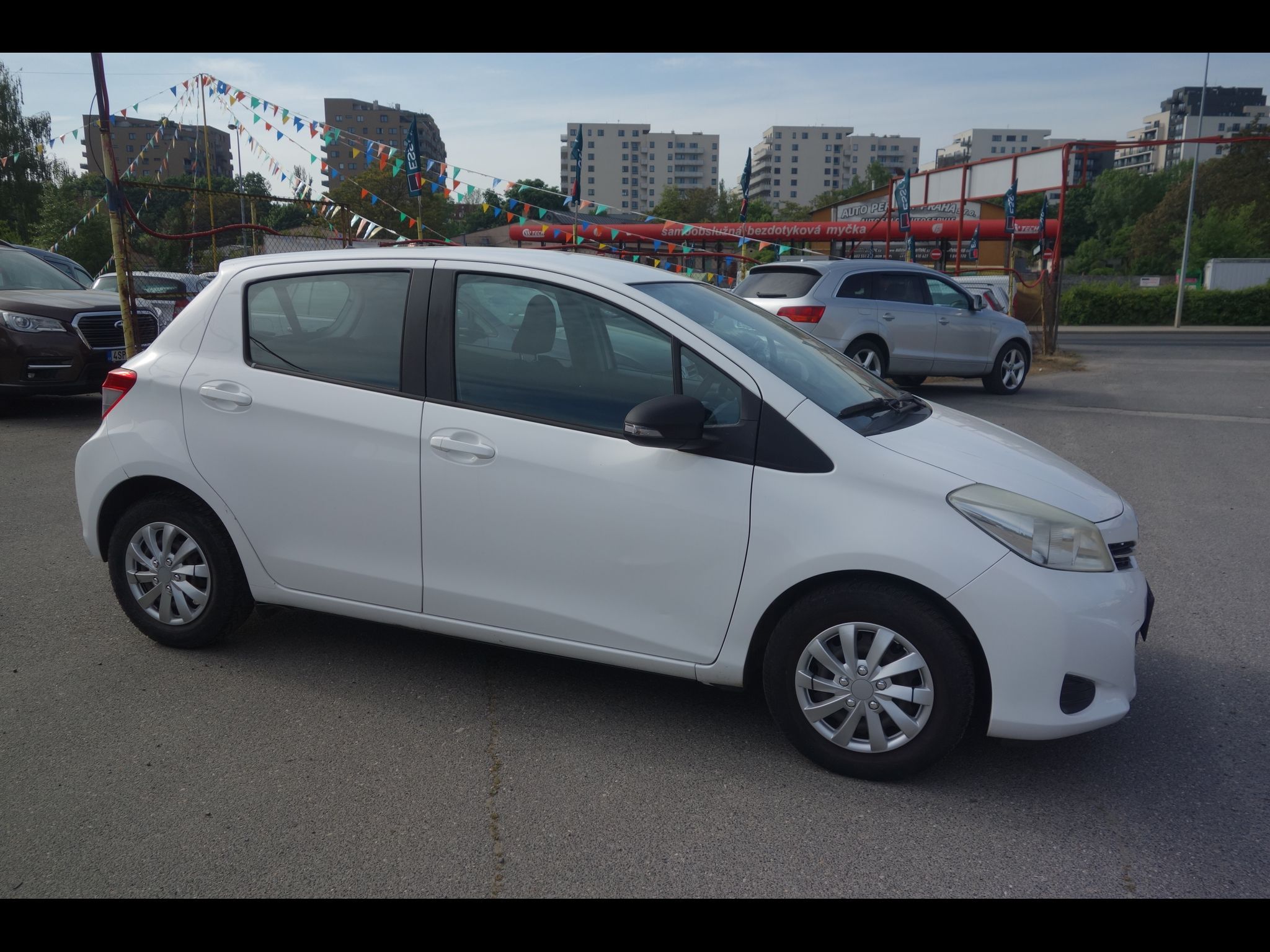 Toyota Yaris, 1,0i ČR 2.MAJ. ! 2 x kola !! - fotka 5