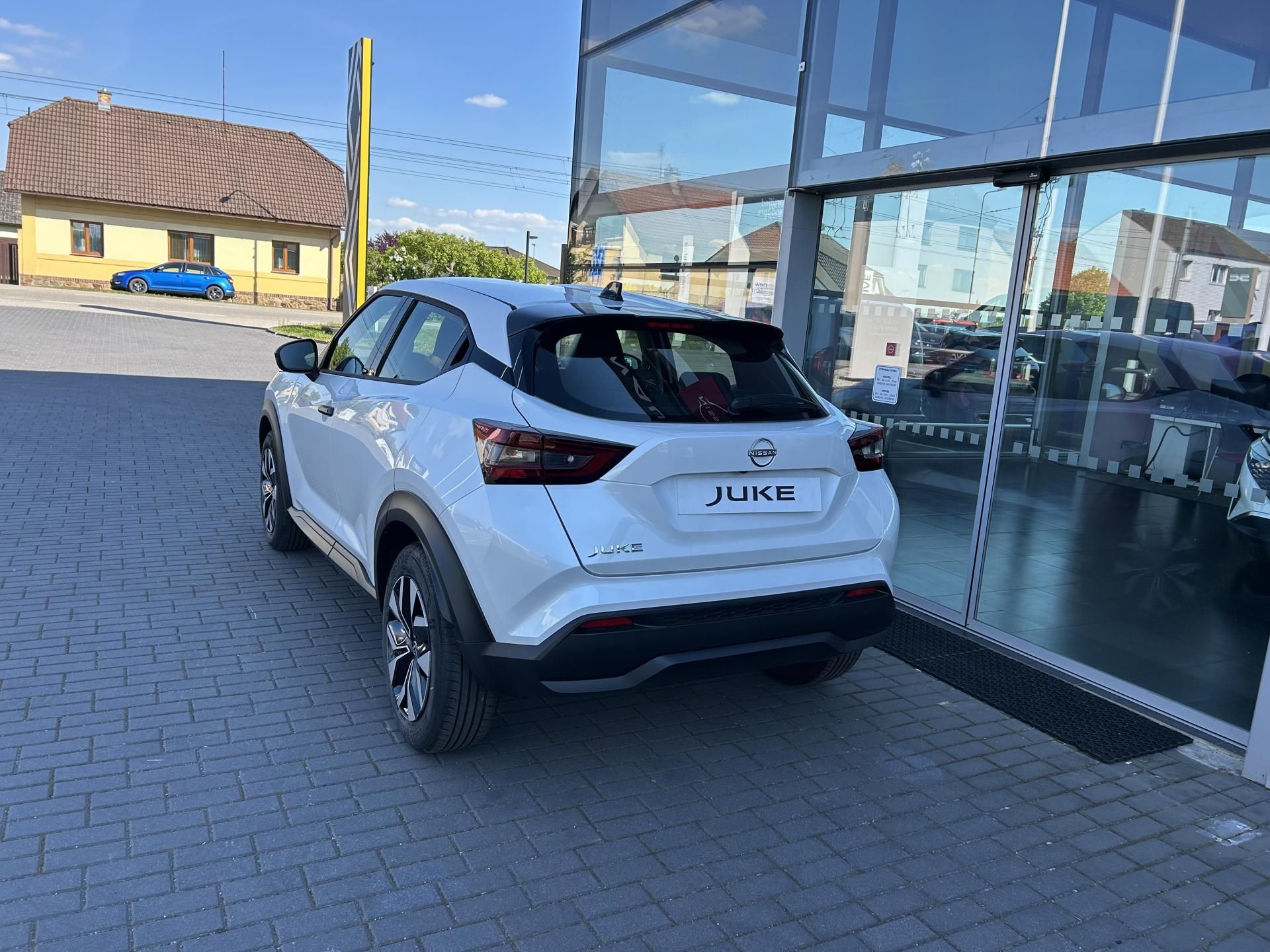 Nissan Juke, 1.0 DIG-T 84kw 6 MT Acenta - fotka 4