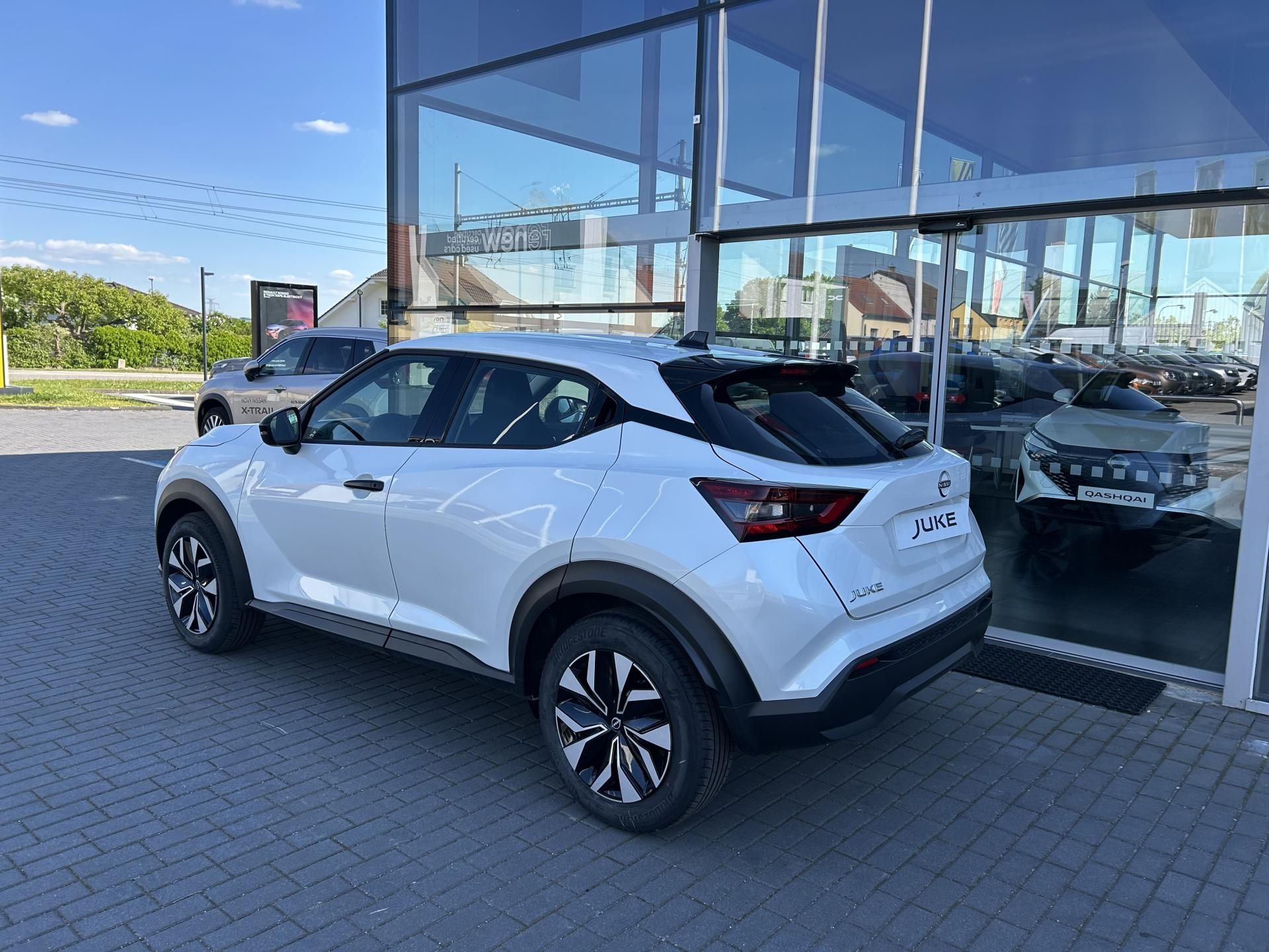 Nissan Juke, 1.0 DIG-T 84kw 6 MT Acenta - fotka 5