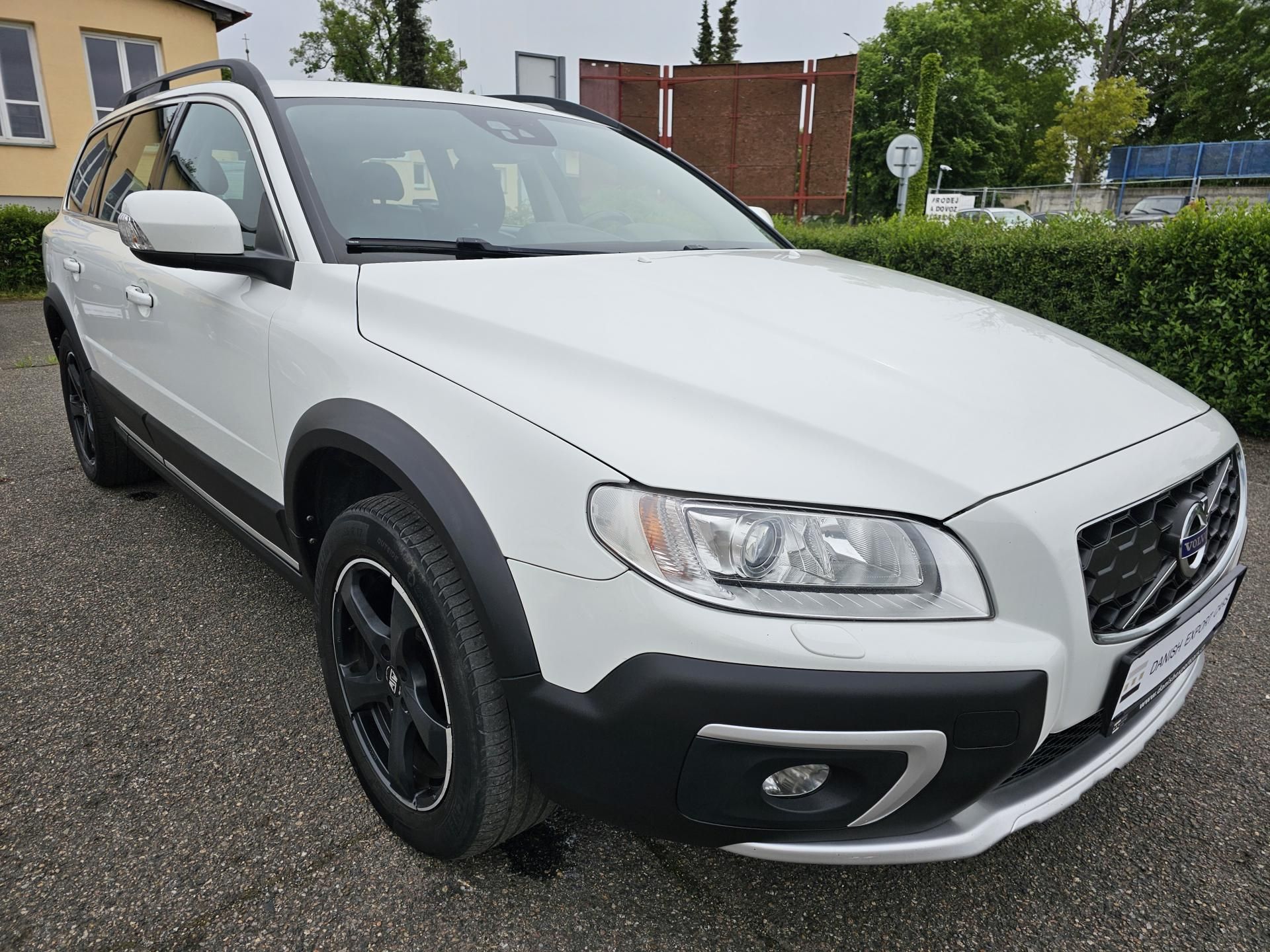 Volvo XC70, D4 2.0 133kW SUMMUM,TEMPOMAT - fotka 3