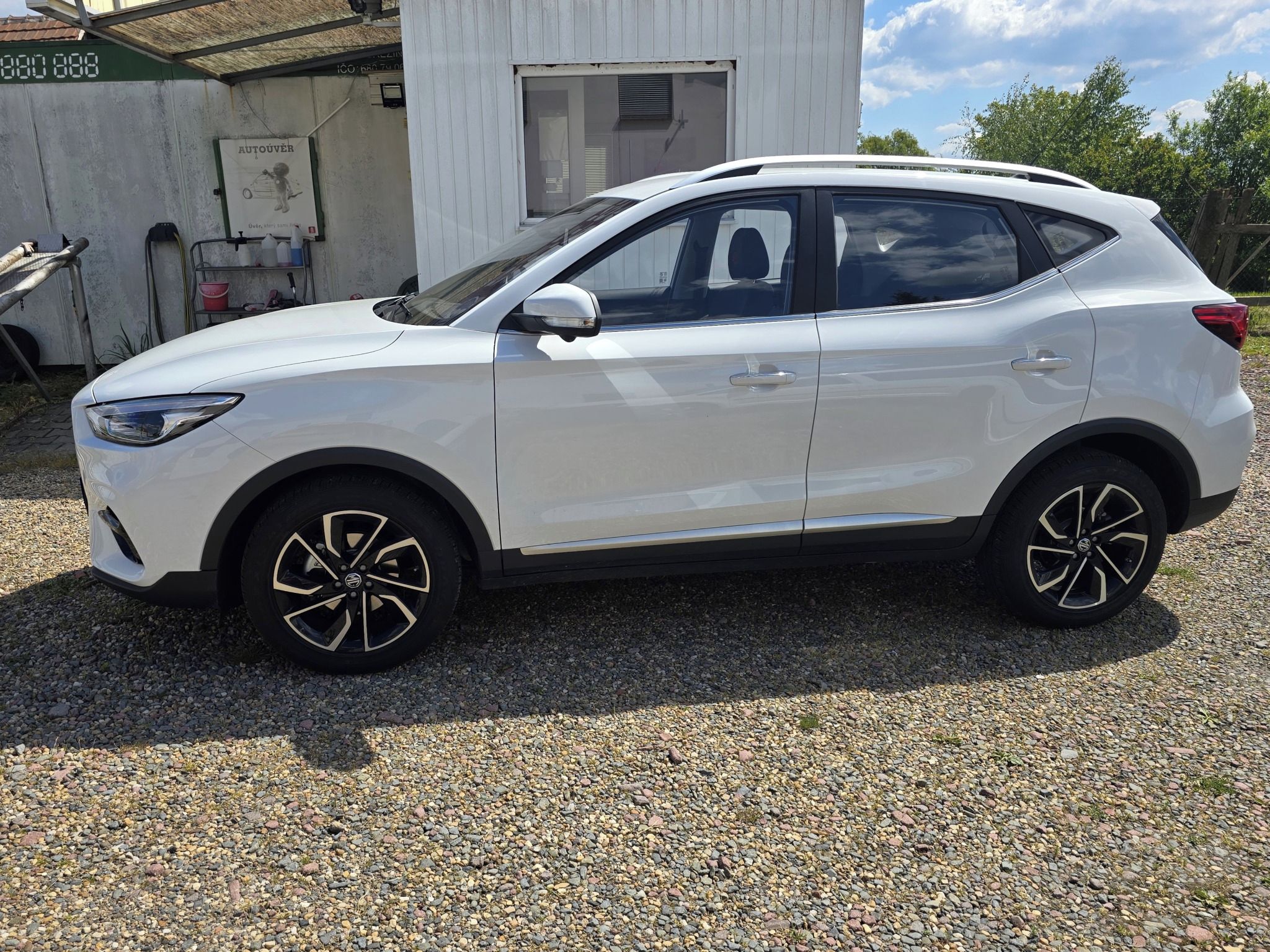 MG ZS, 1,5dvvt  EXCLUSIVE manuál kůže - fotka 2