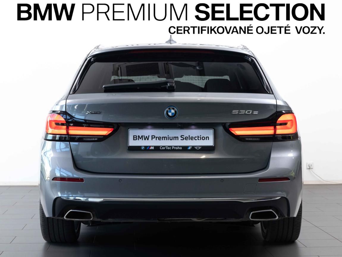 BMW Řada 5, 530e xDrive Touring - fotka 4