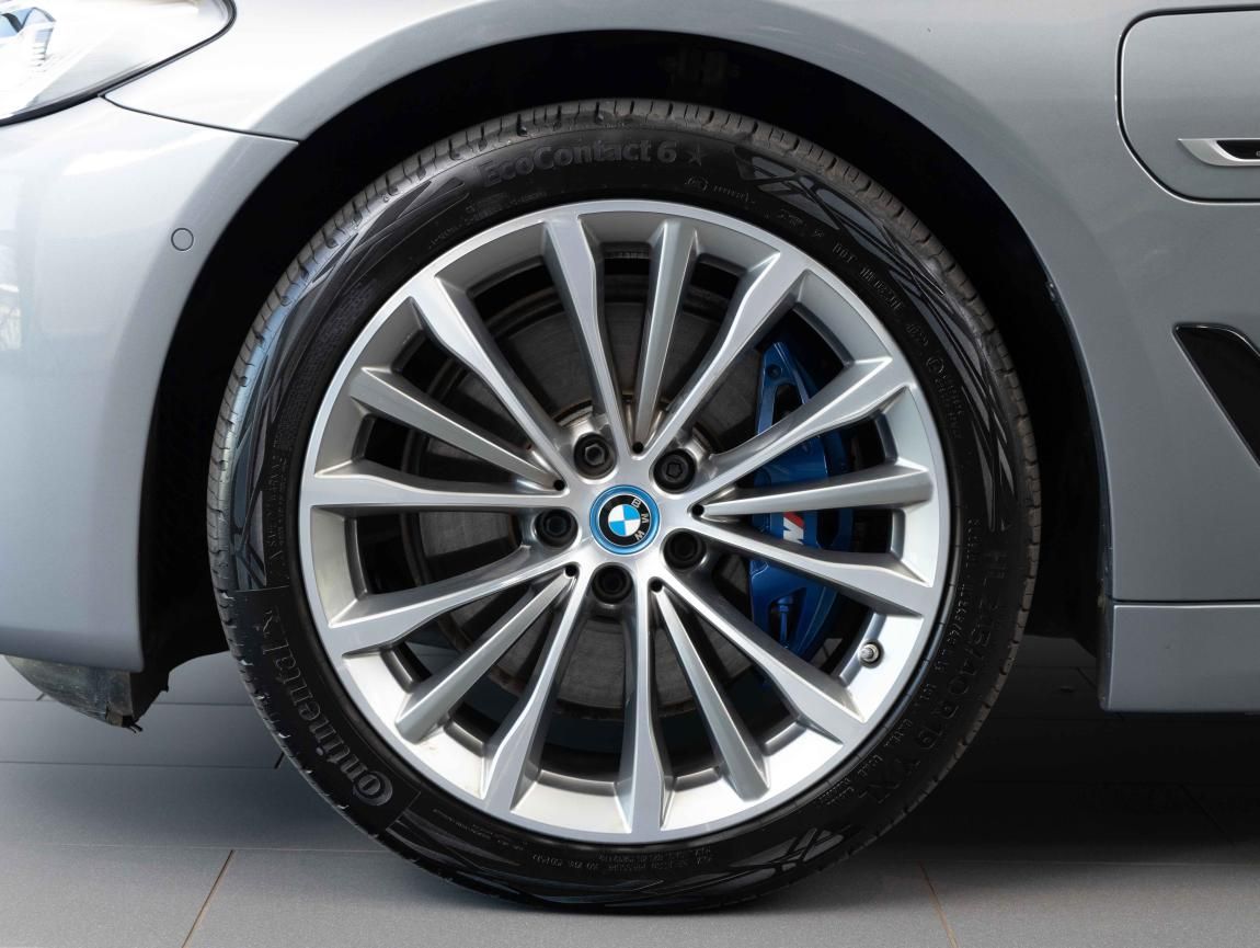 BMW Řada 5, 530e xDrive Touring - fotka 6