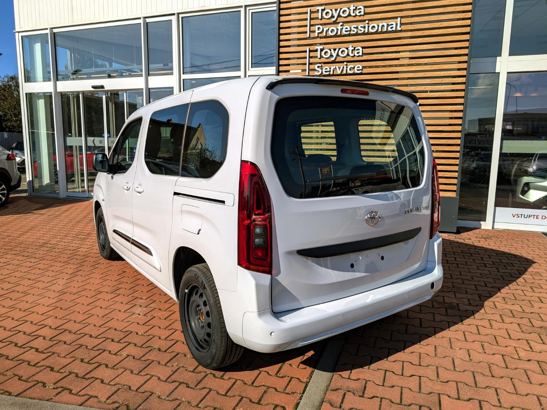 Toyota Proace City Verso, 1,5 DIESEL 100k 4x2 6MT BUSINE - fotka 5