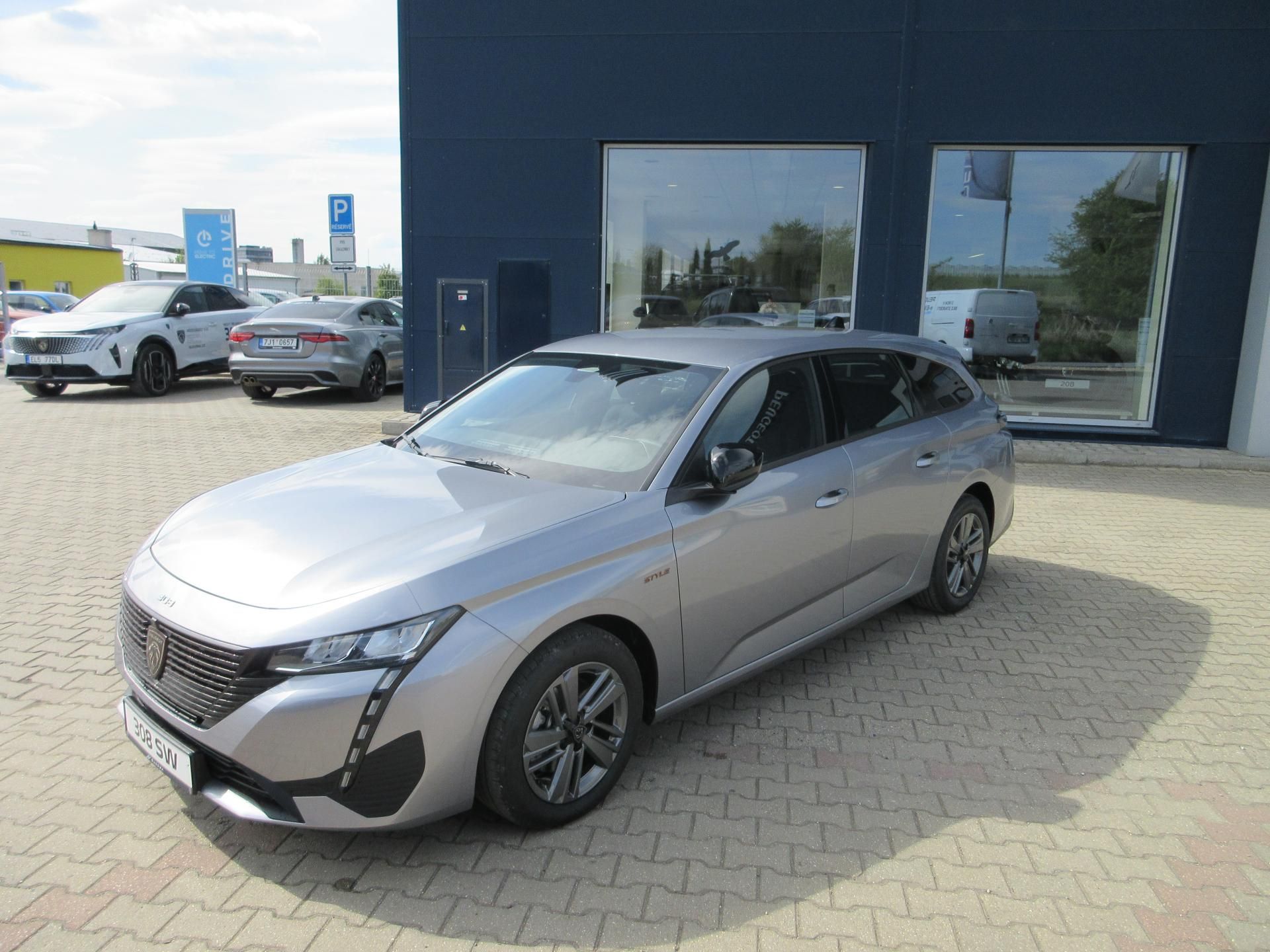 Peugeot 308, SW STYLE Hybrid 145 e-DCS6 - fotka 4