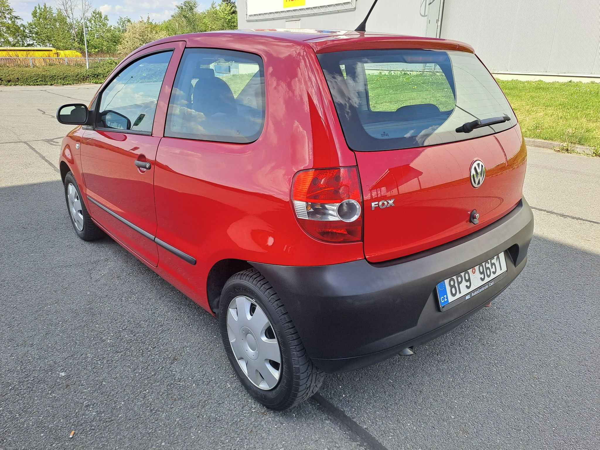 Volkswagen Fox, 1.2i 40KW 2MAJ SPOLEHLIVÉ AUTO - fotka 5