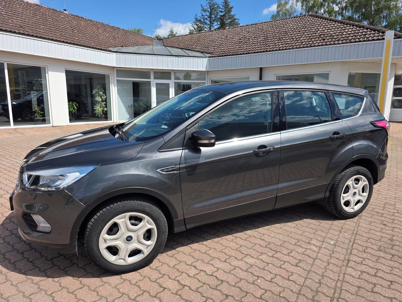Ford Kuga, 1.5 EcoBoost 88kW vč TZ - fotka 2