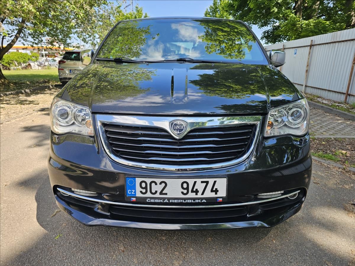 Lancia Voyager, 2,8 2.8CRD 130KW 7.MÍST NAVI K - fotka 2