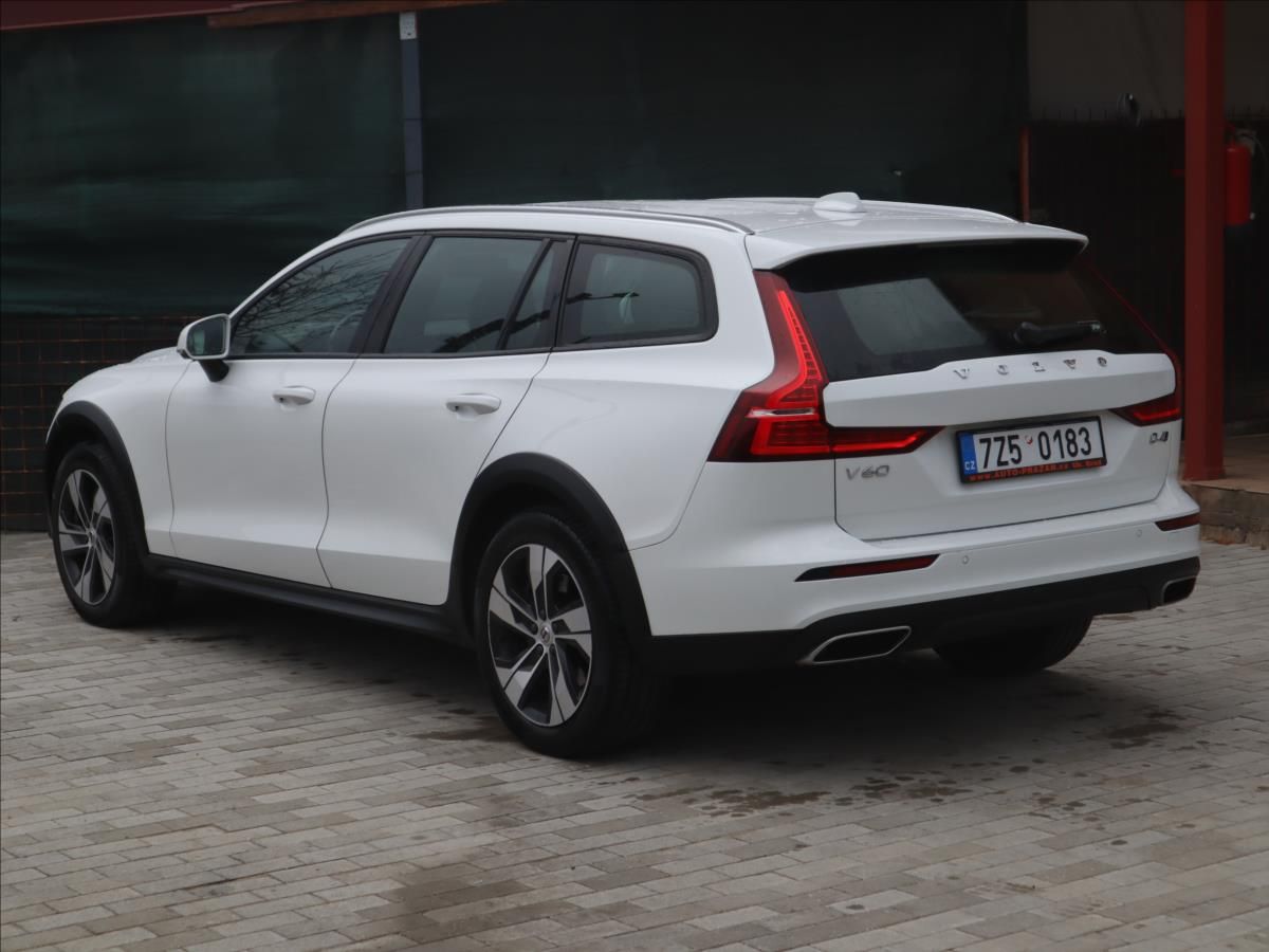 Volvo V60, 2,0 CrossCountry AWD Po rozvod - fotka 4
