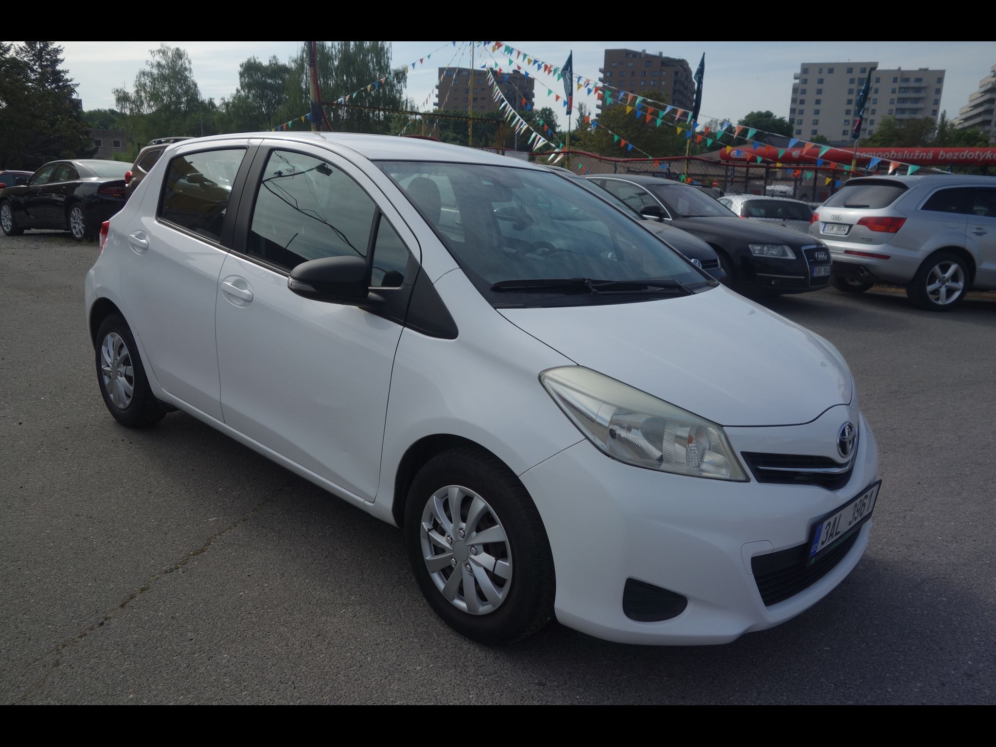 Toyota Yaris, 1,0i ČR 2.MAJ. ! 2 x kola !! - fotka 4
