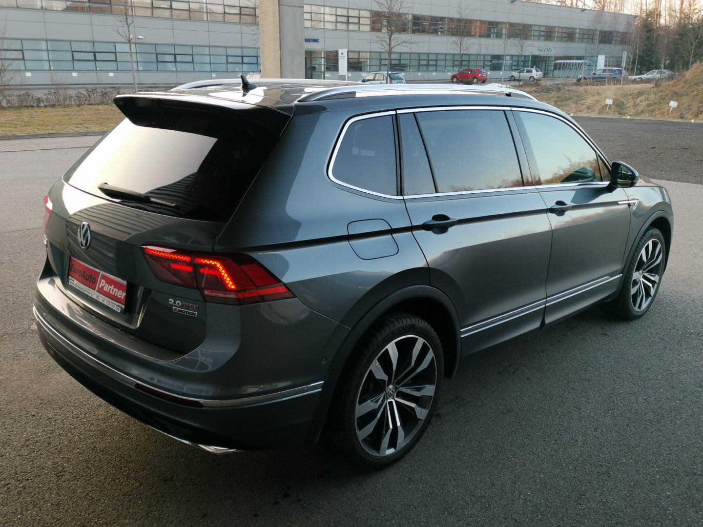 Volkswagen Tiguan Allspace, 2,0 BiTDI 4Mot. DSG R-Line NT - fotka 3