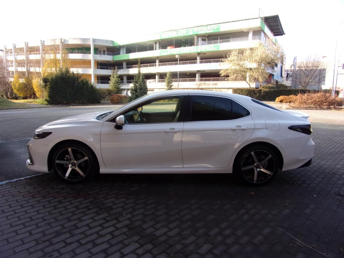 Toyota Camry, 2.5i black white edition - fotka 4