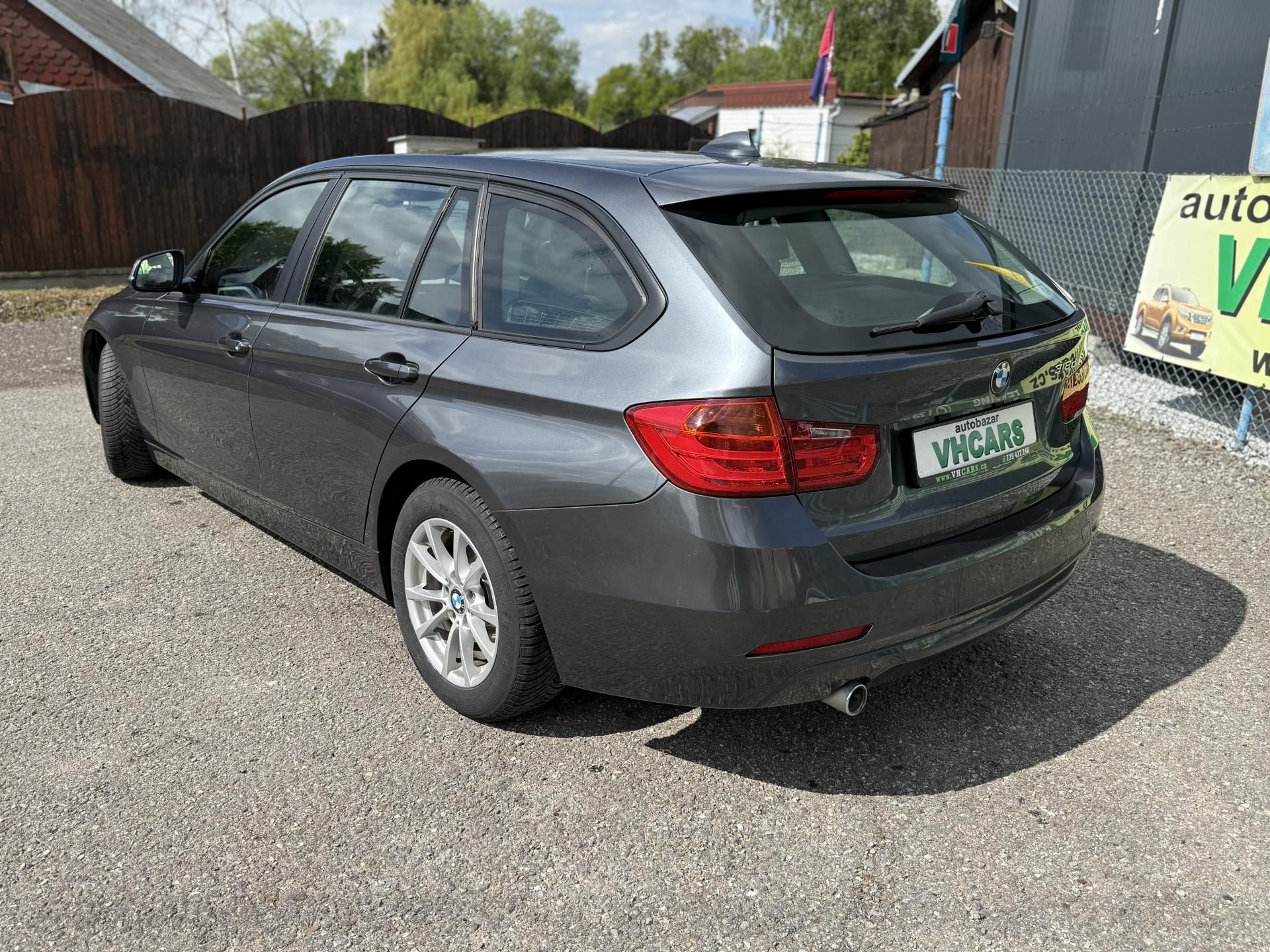 BMW Řada 3, 318D - fotka 5