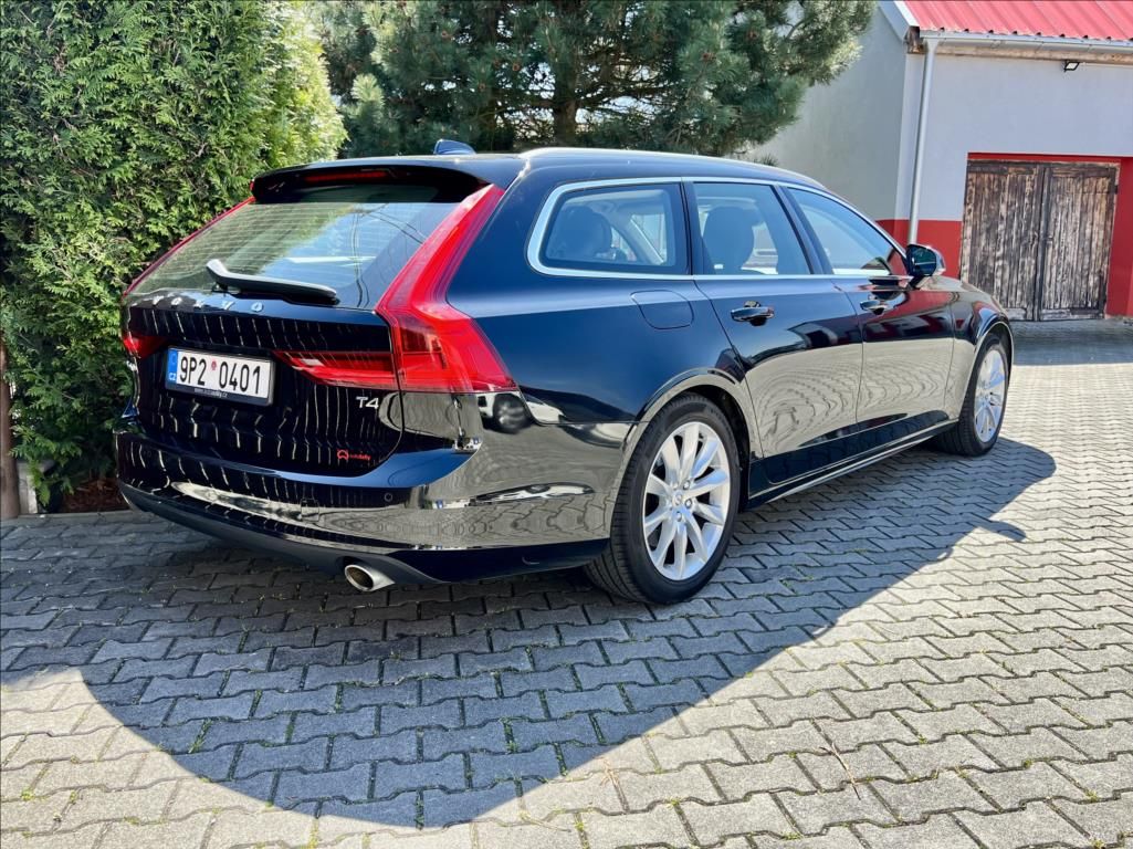 Volvo V90, 2,0 T4 Drive-E R-Design Auto - fotka 6