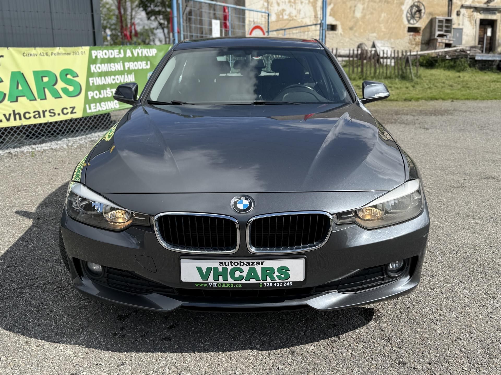 BMW Řada 3, 318D - fotka 2