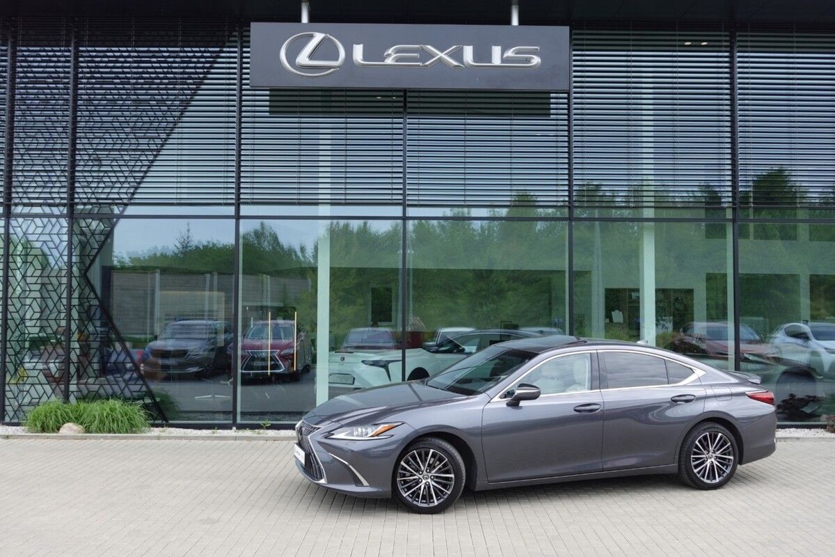 Lexus ES 300h, ZLEVNĚNO 300h LIMITED EDITION