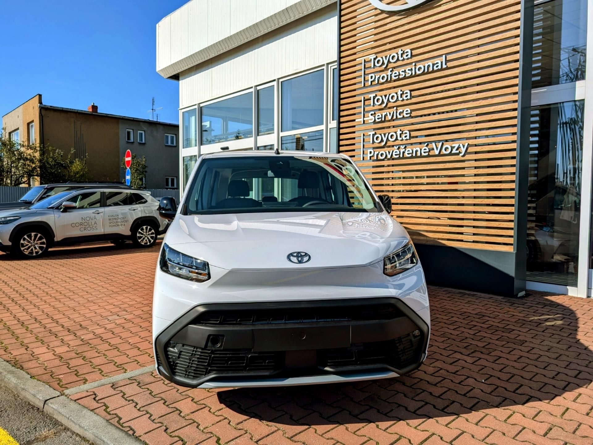 Toyota Proace City Verso, 1,5 DIESEL 100k 4x2 6MT BUSINE - fotka 2