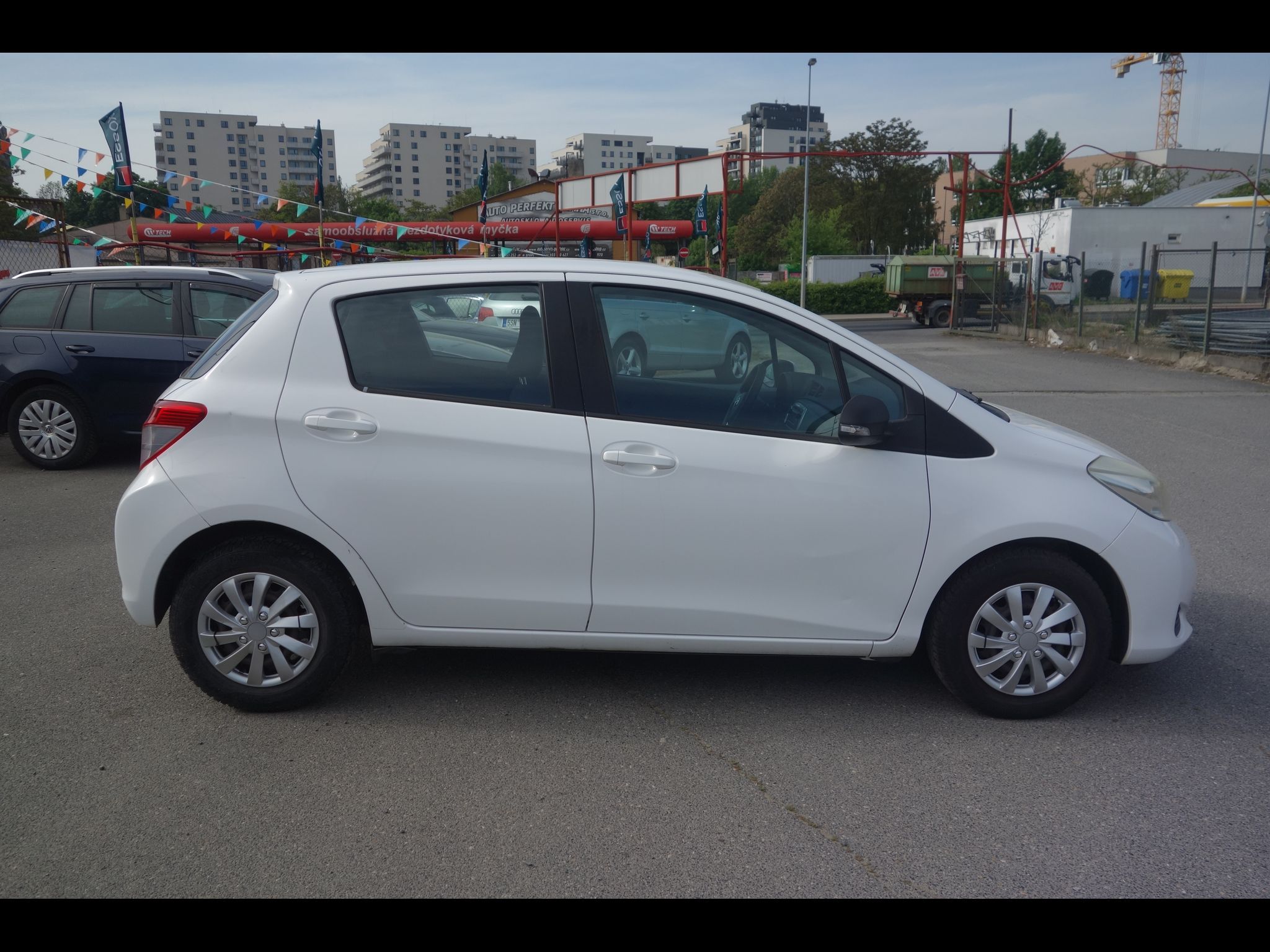 Toyota Yaris, 1,0i ČR 2.MAJ. ! 2 x kola !! - fotka 6
