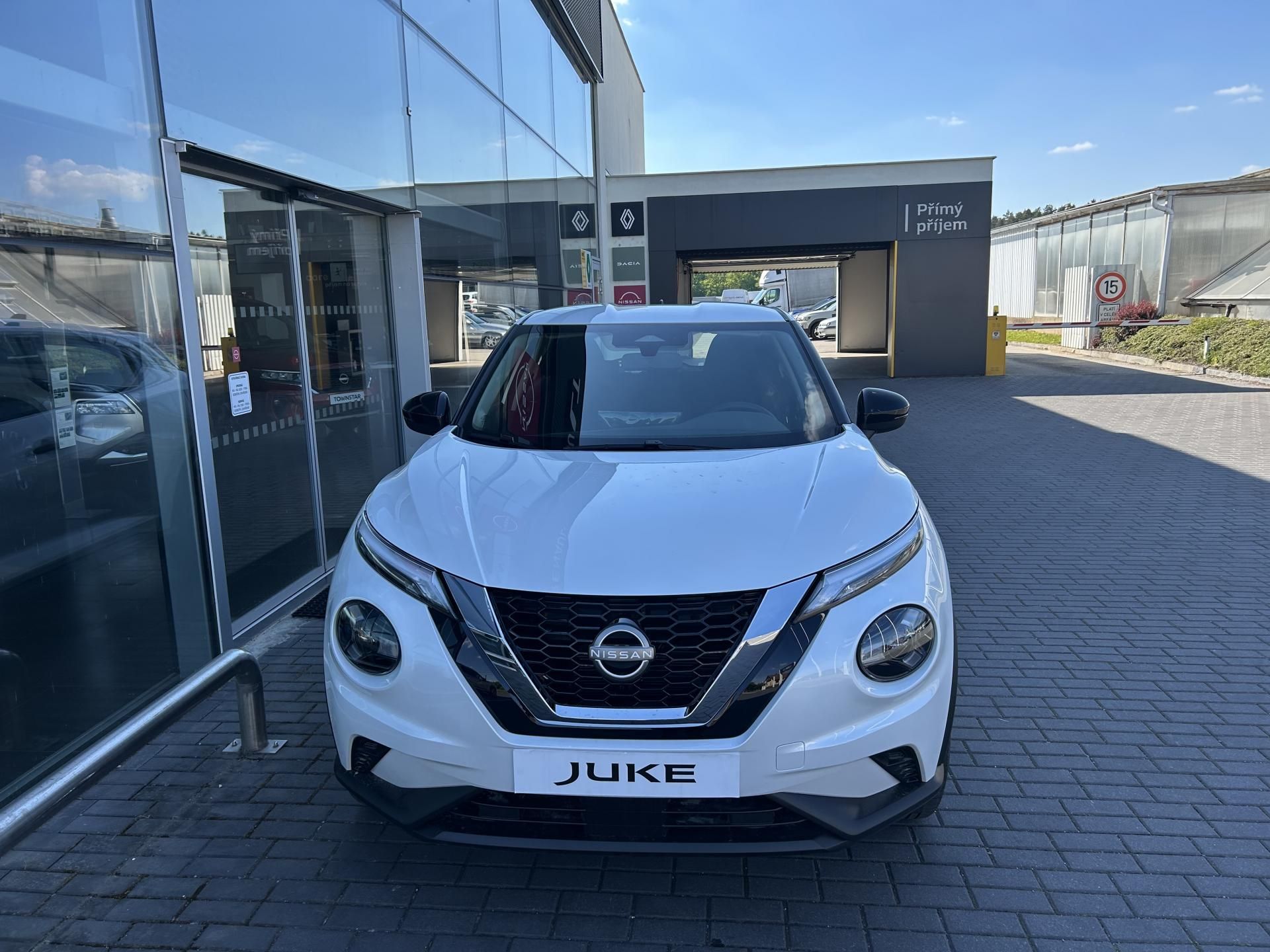 Nissan Juke, 1.0 DIG-T 84kw 6 MT Acenta - fotka 2