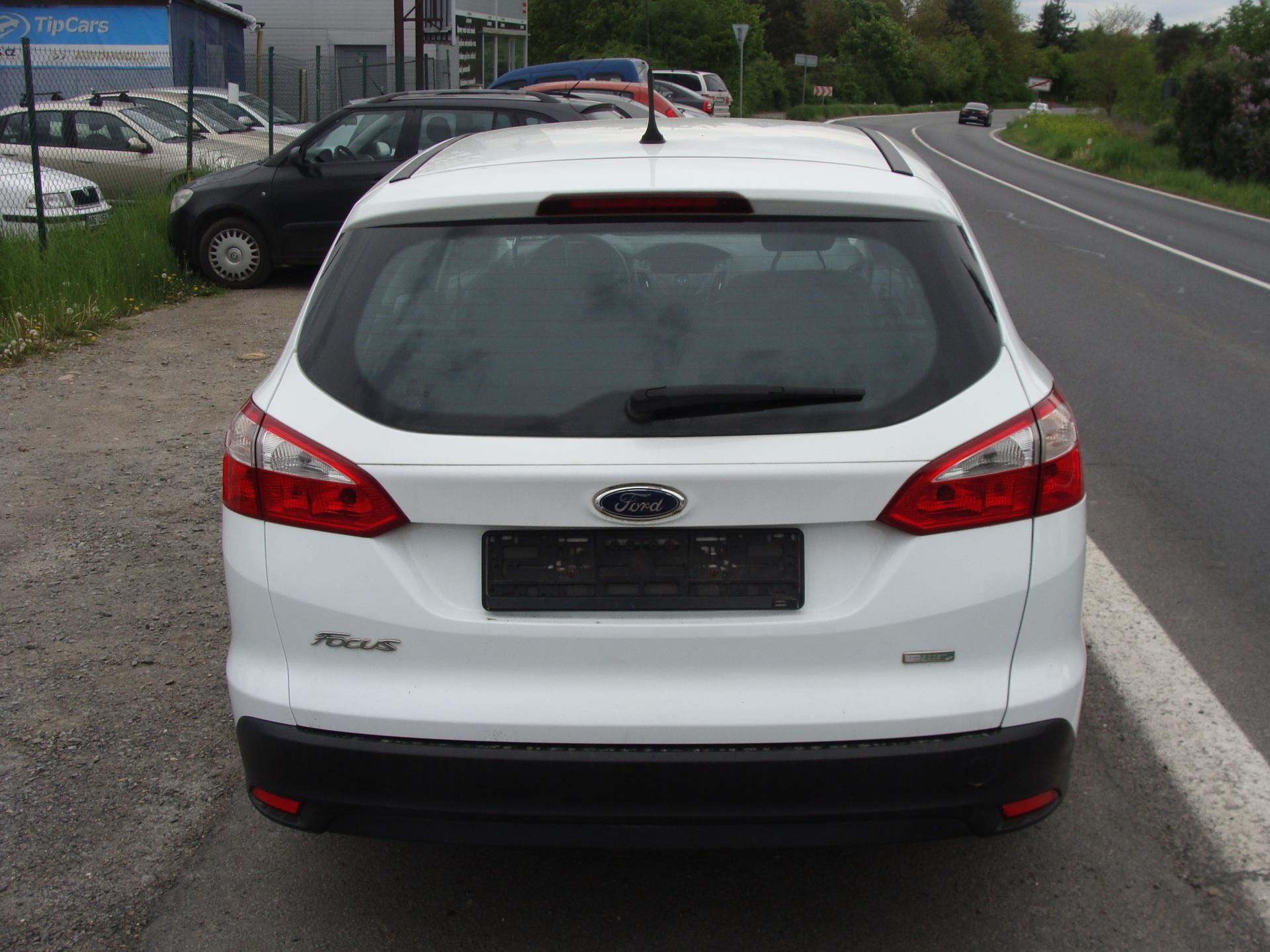 Ford Focus, 1.0i, EcoBoost, 74 kW, klima - fotka 4