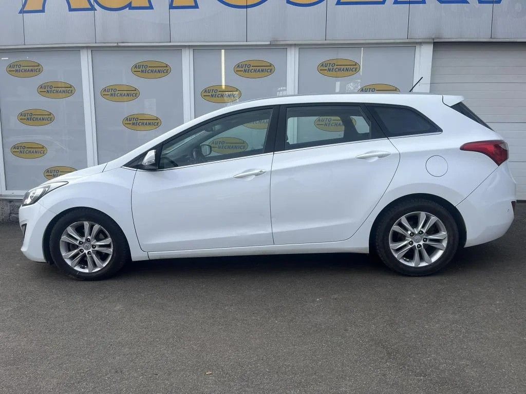 Hyundai i30, 1.6 CRDi Weekend kombi - fotka 6