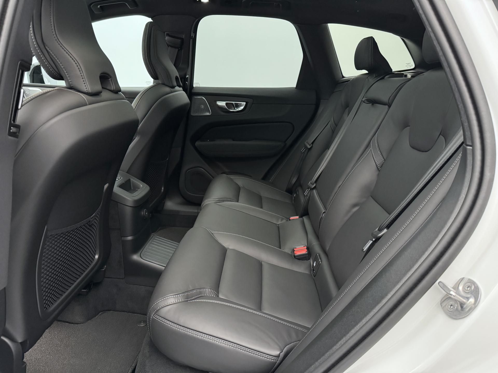 Volvo XC60, T8 AWD AUT ULTRA BLACK EDITON - fotka 6