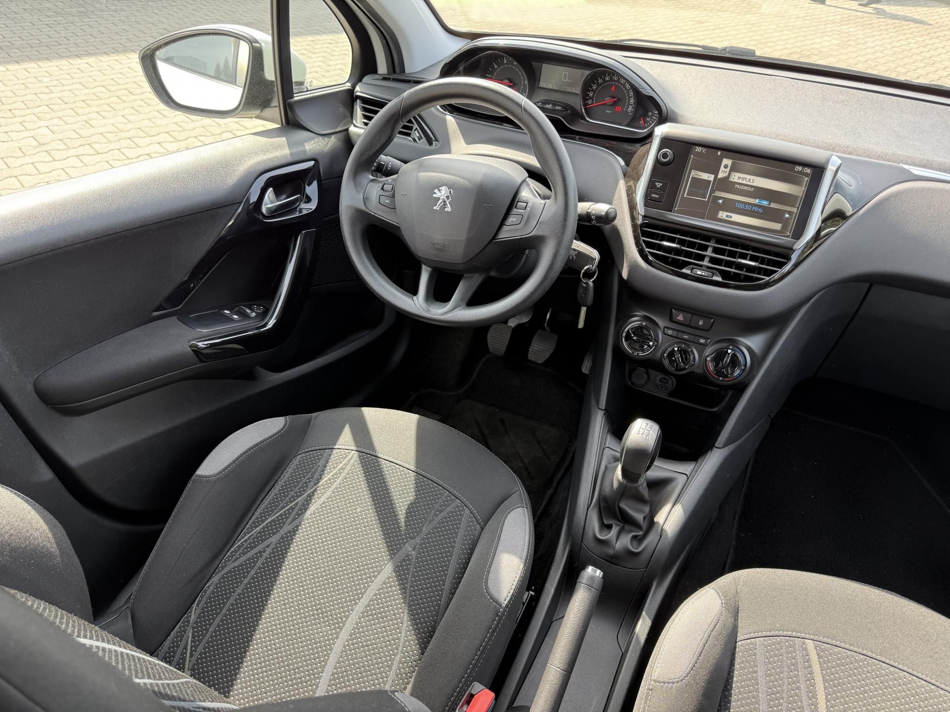 Peugeot 208, 1.2 ACTIVE - fotka 6