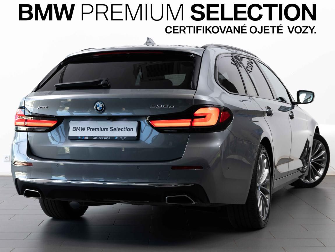 BMW Řada 5, 530e xDrive Touring - fotka 5