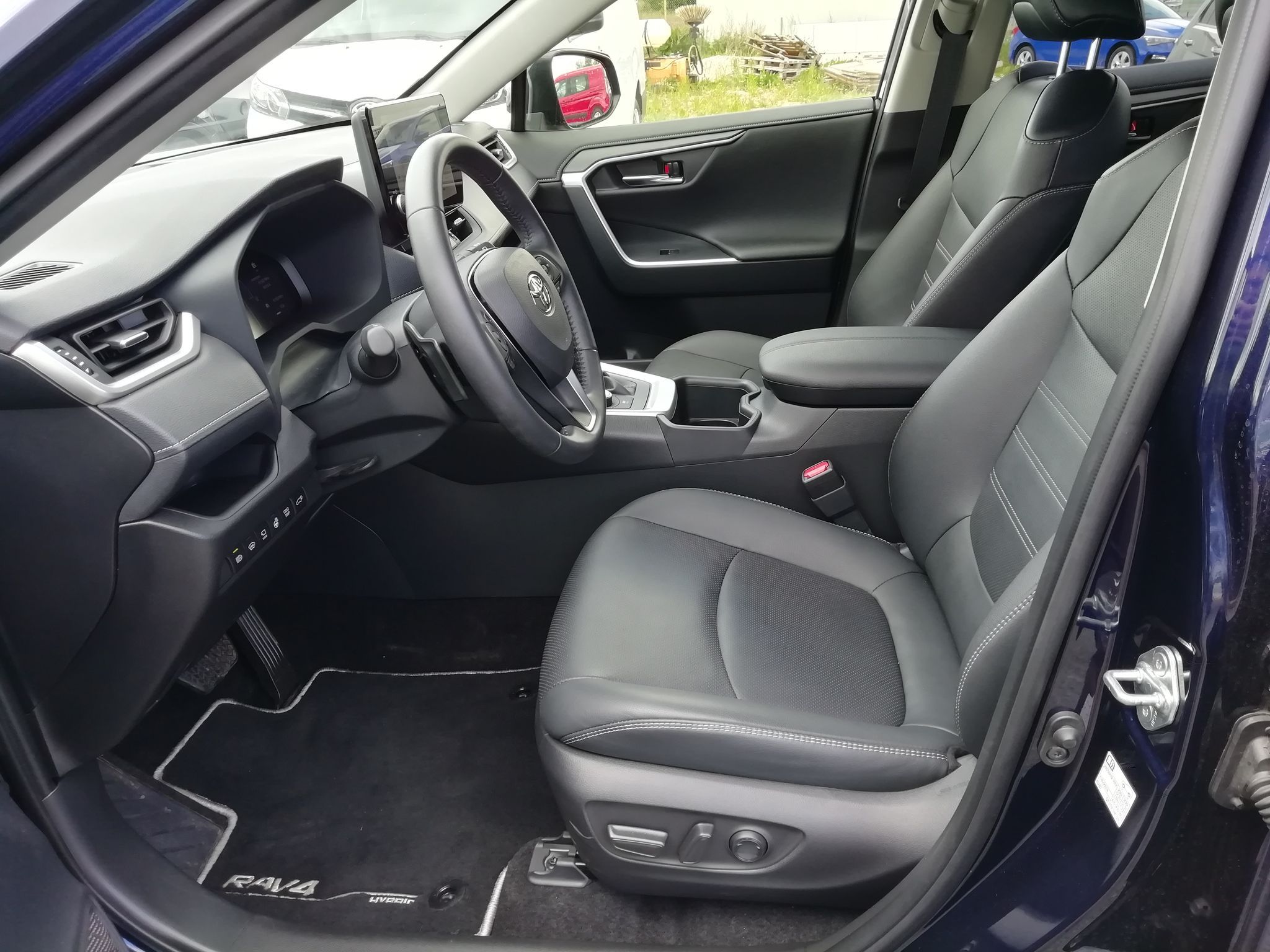 Toyota Rav4, Executive  2.5 Hybrid 4WD - fotka 6