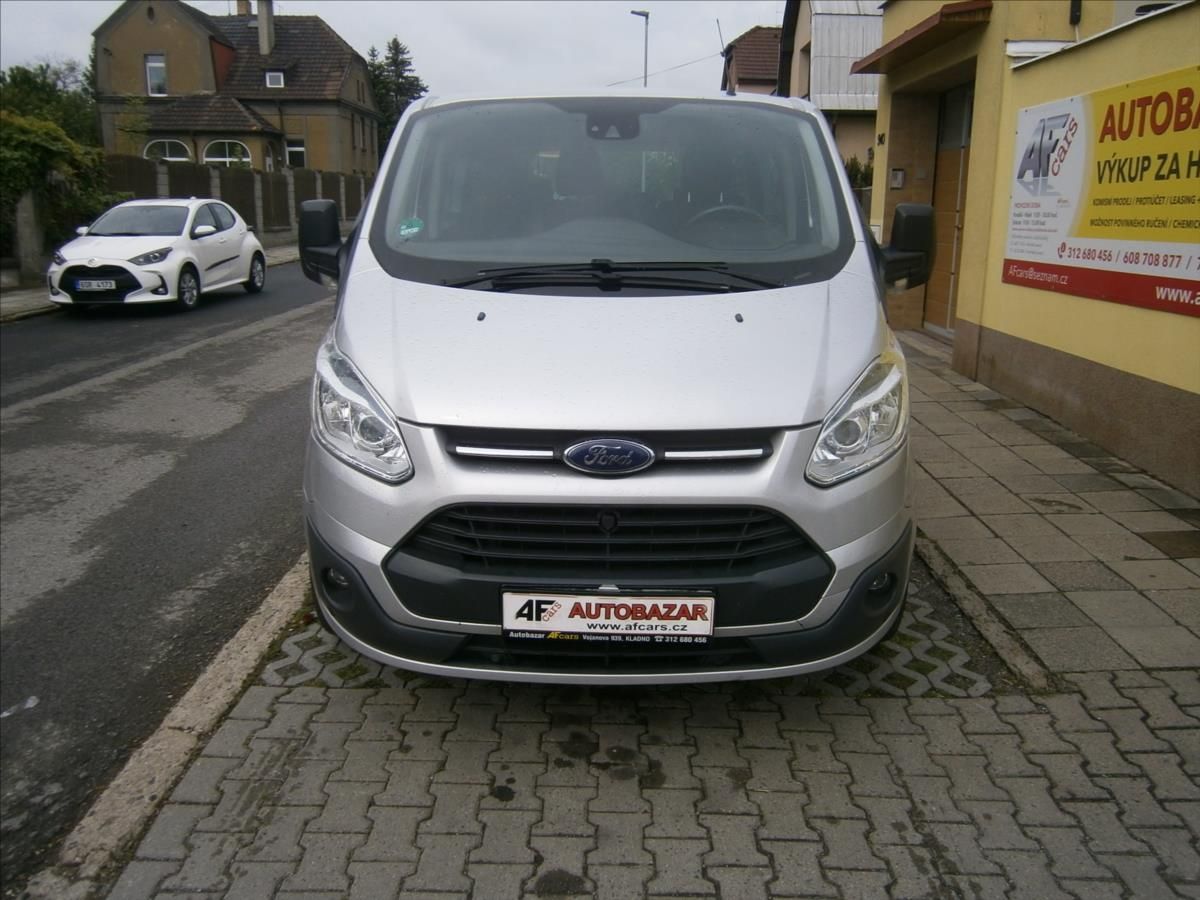 Ford Tourneo Custom, 2,2 TDCI 114 KW  TITANIUM - fotka 2