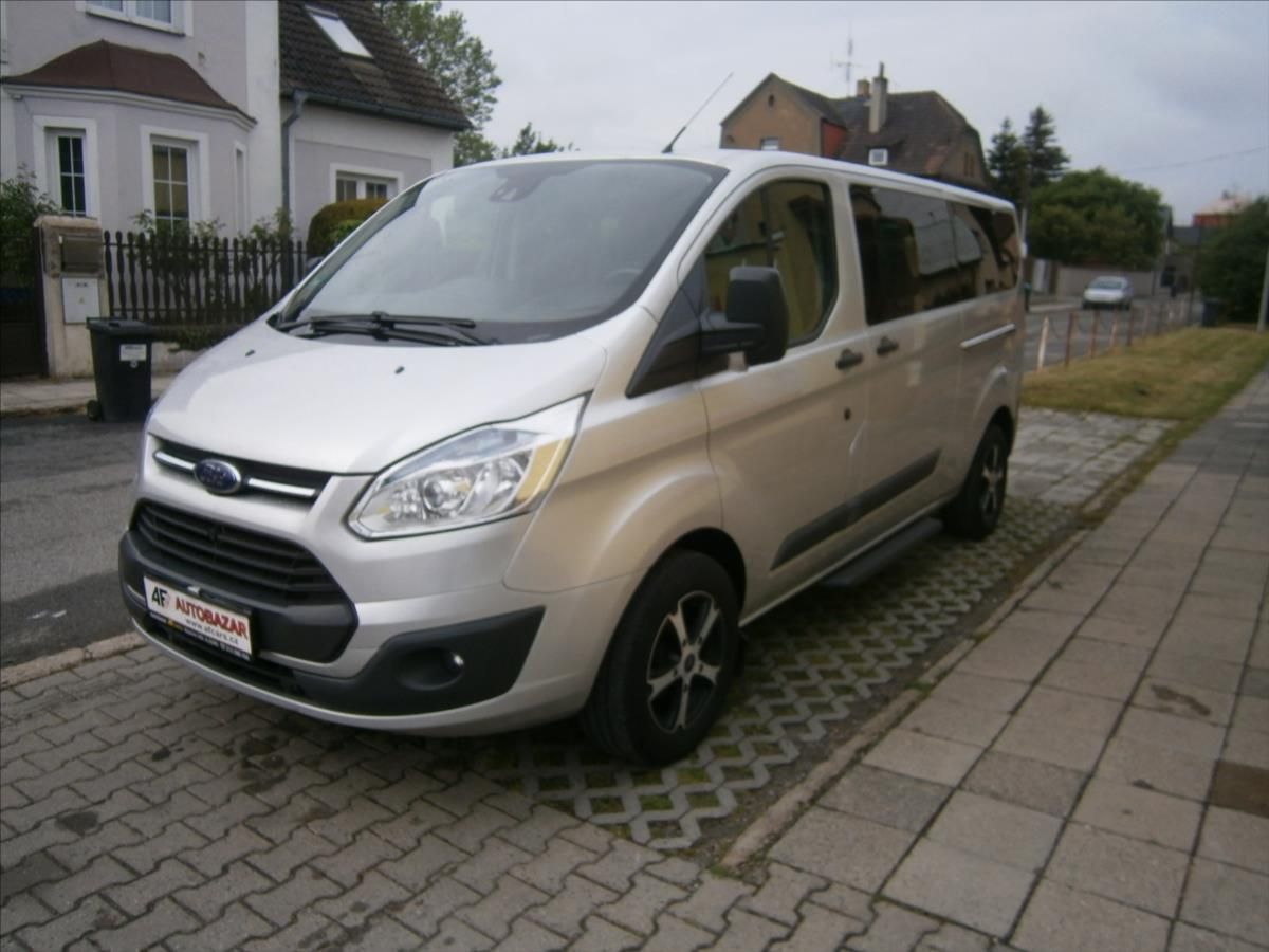 Ford Tourneo Custom, 2,2 TDCI 114 KW  TITANIUM - fotka 3