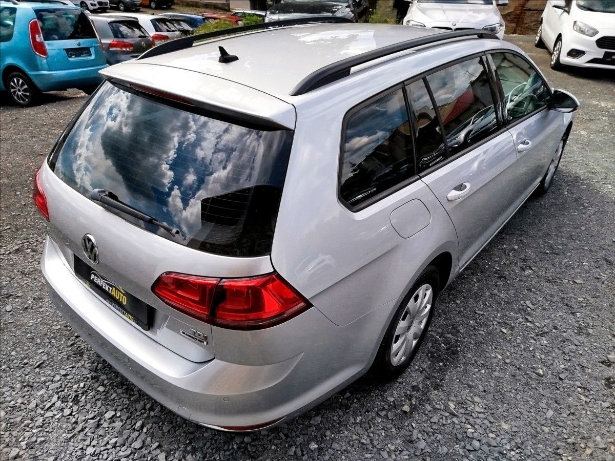 Volkswagen Golf, 1,6 TDi 81kW, PĚKNÝ STAV - fotka 5