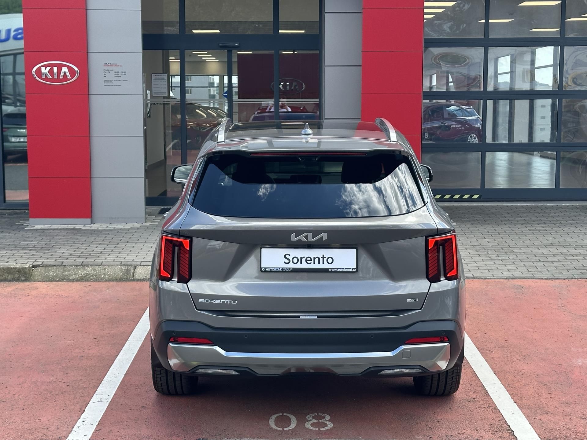 Kia Sorento, TOP 2,2 CRDi 4x4 8DCT +NAPA - fotka 4