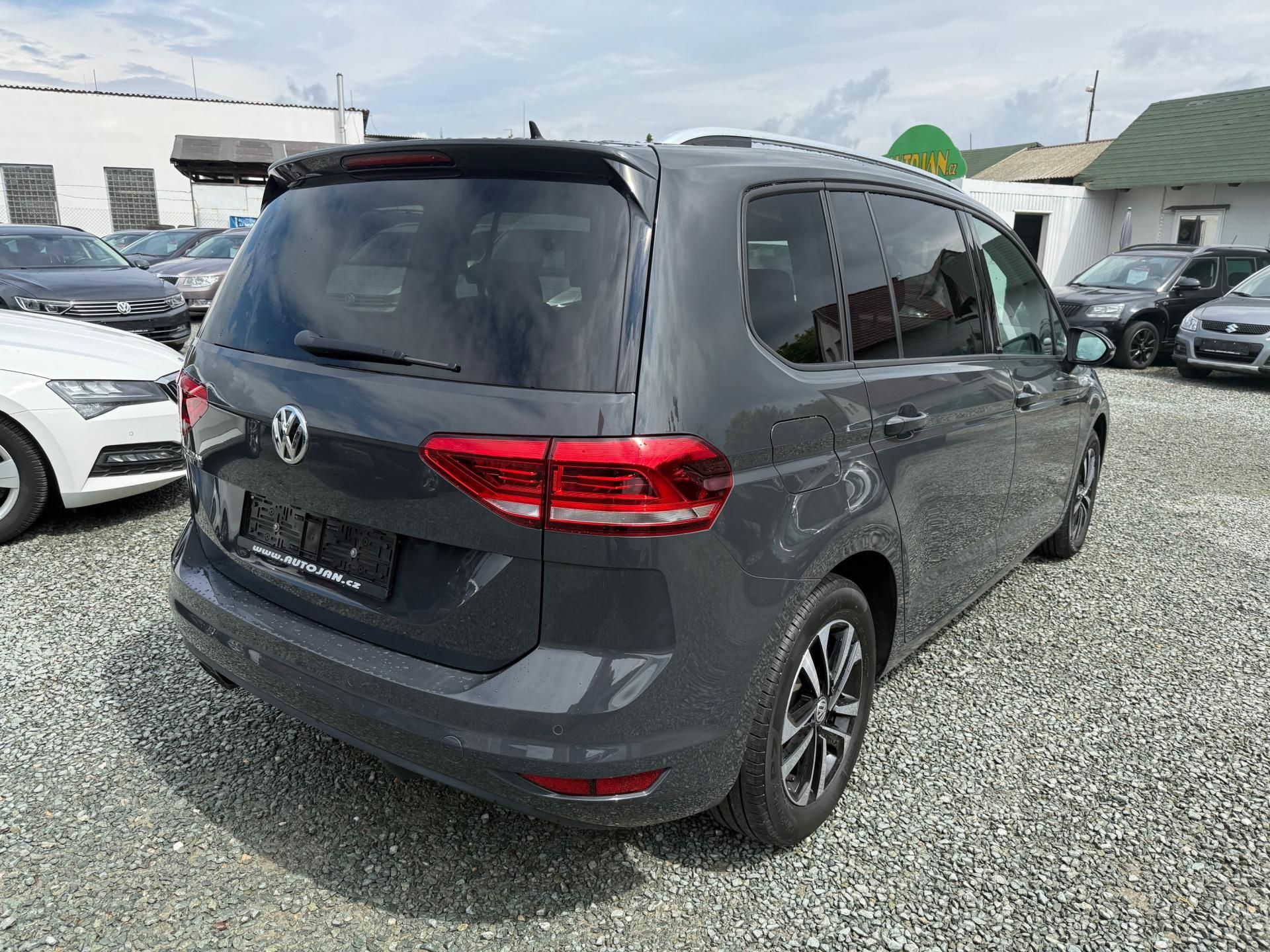 Volkswagen Touran, 2.0 TDI DSG UNITED LED ACC - fotka 4
