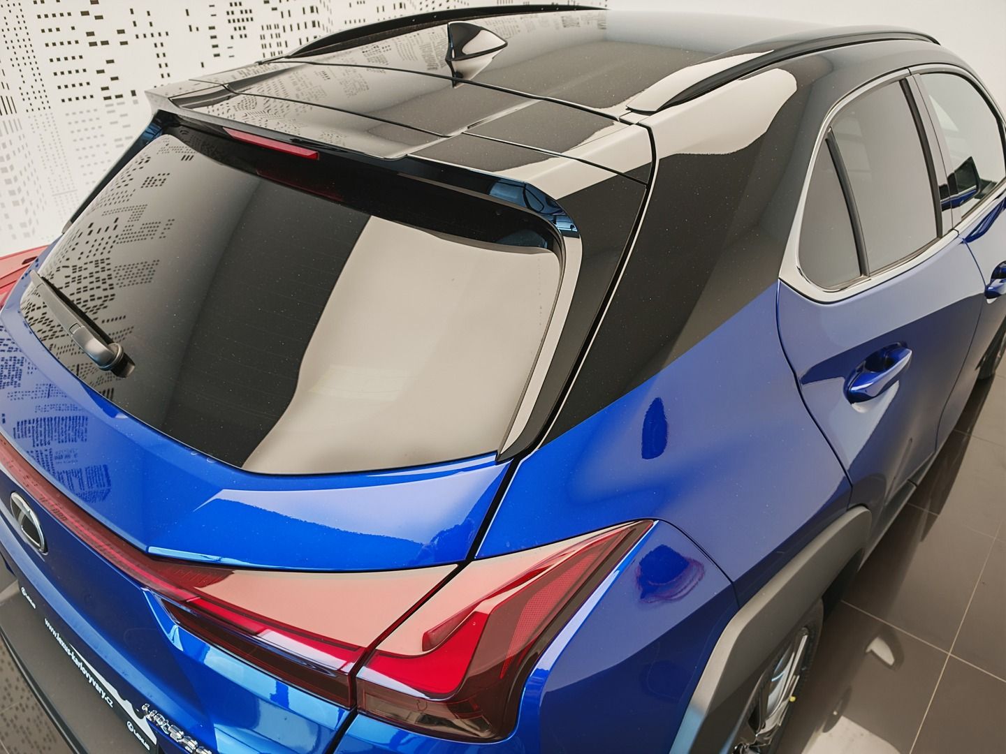Lexus UX 300h, F-Sport Design - fotka 6