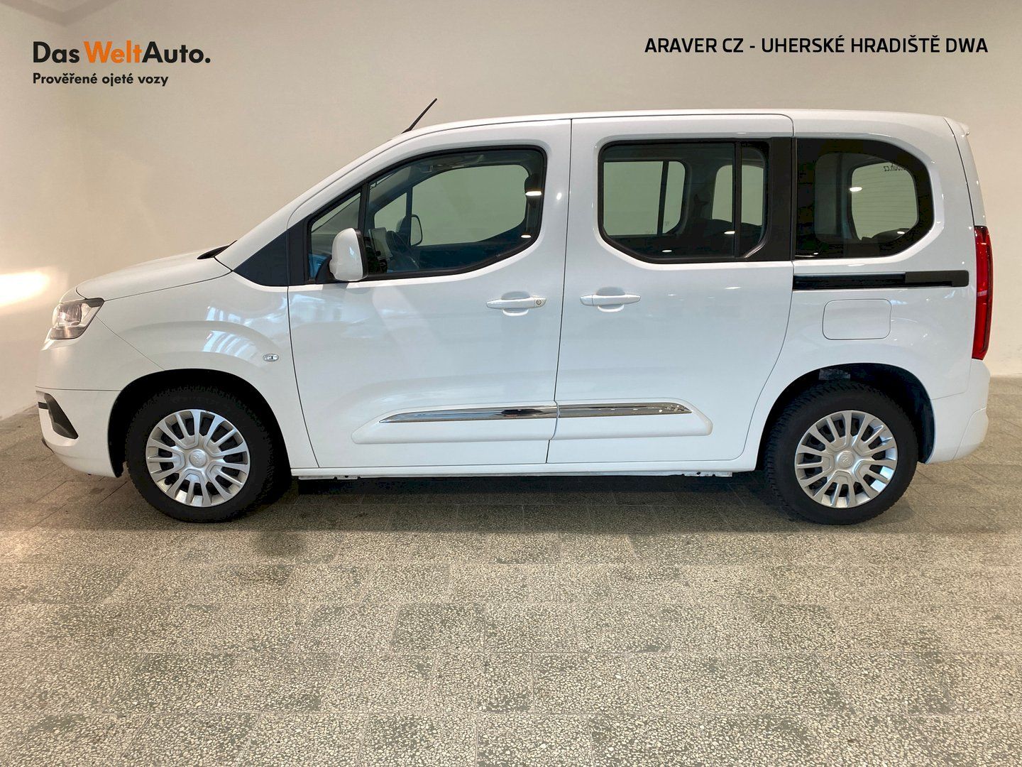 Toyota Proace City Verso, 1,2i 81kW - fotka 4