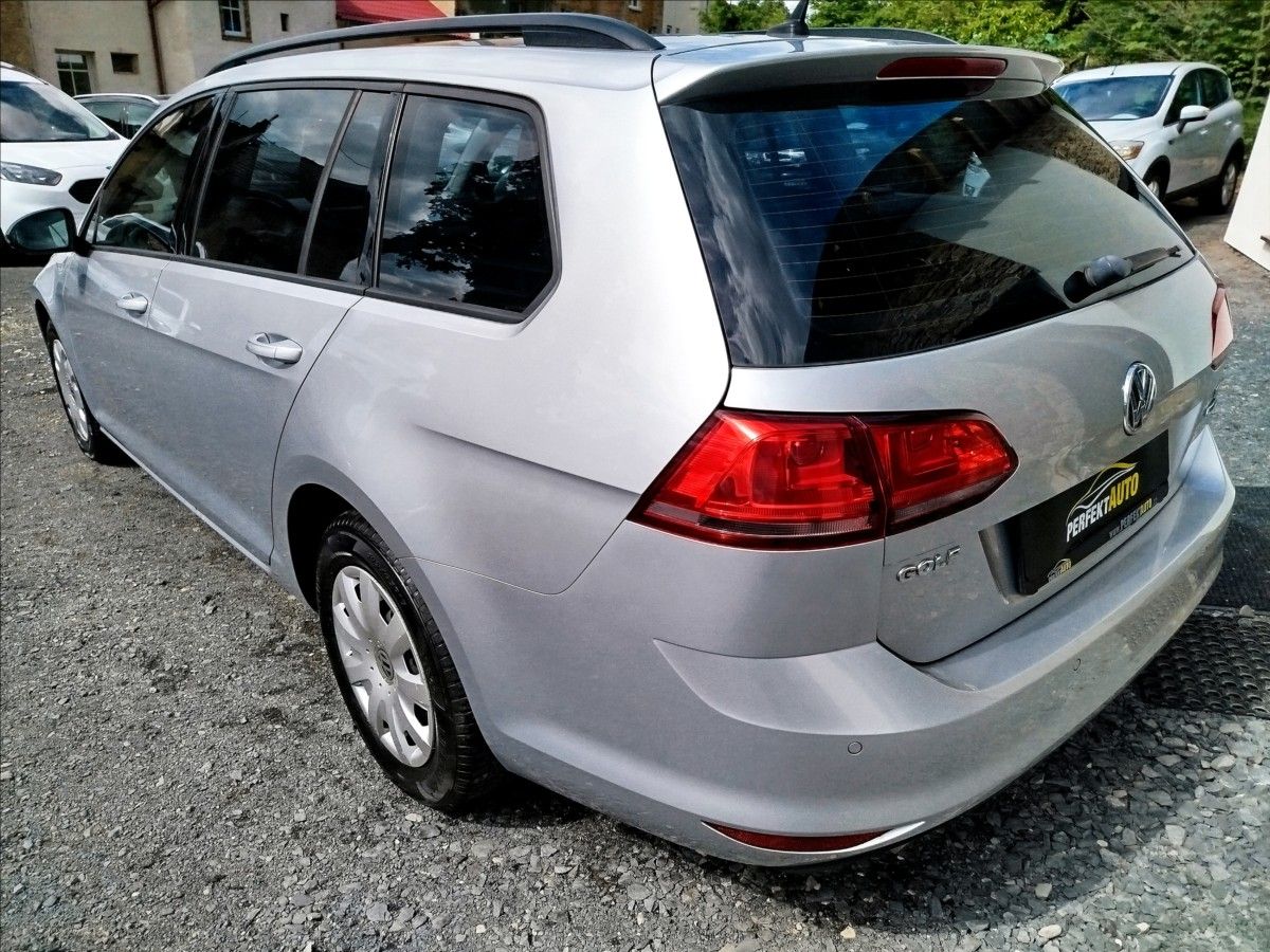 Volkswagen Golf, 1,6 TDi 81kW, PĚKNÝ STAV - fotka 3