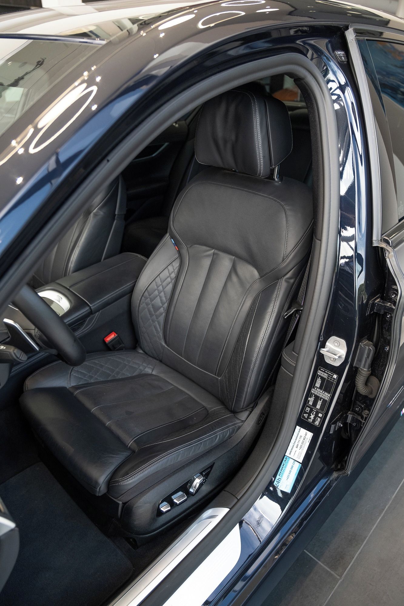 BMW Řada 7, 750i xDrive Sedan - fotka 6