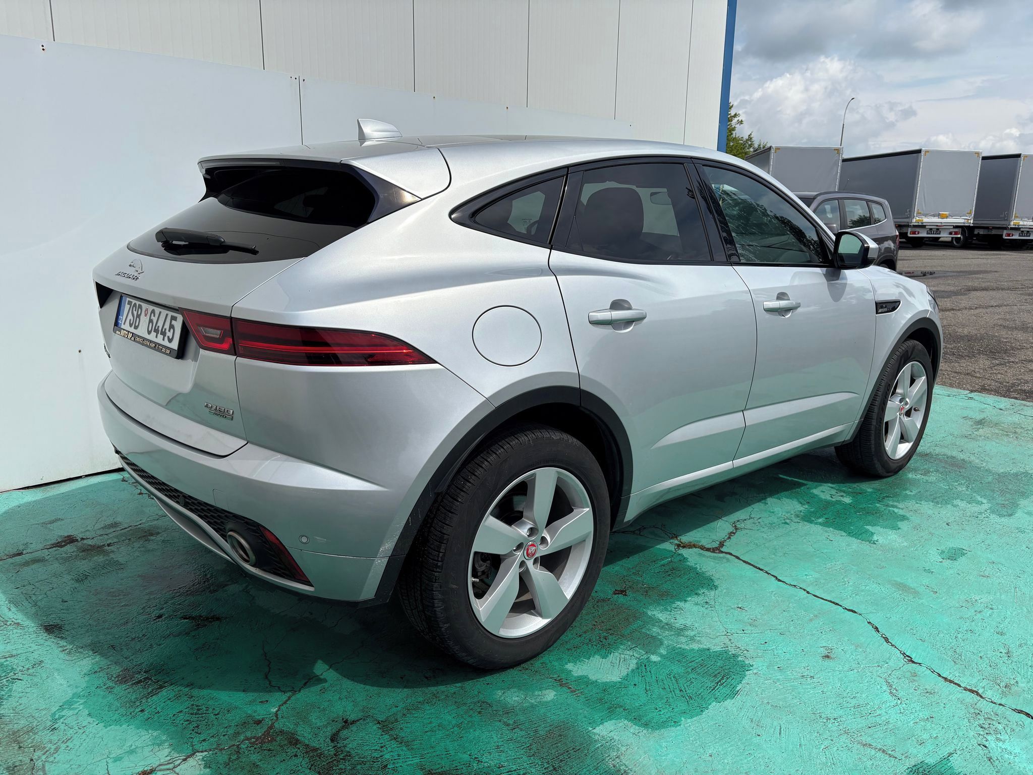 Jaguar E-Pace, D180 R-Dynamic AWD - fotka 2