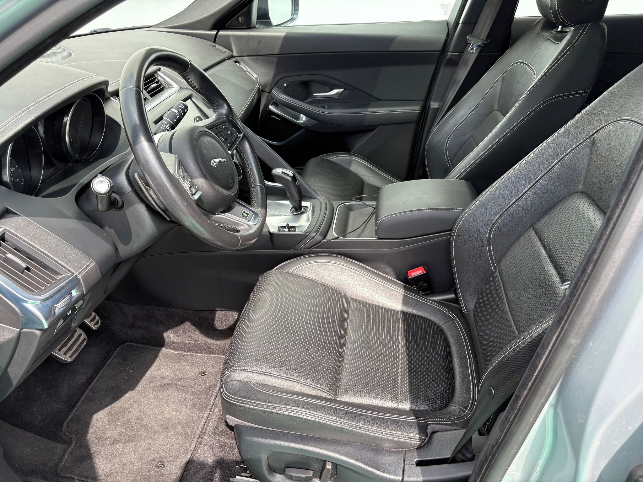 Jaguar E-Pace, D180 R-Dynamic AWD - fotka 6