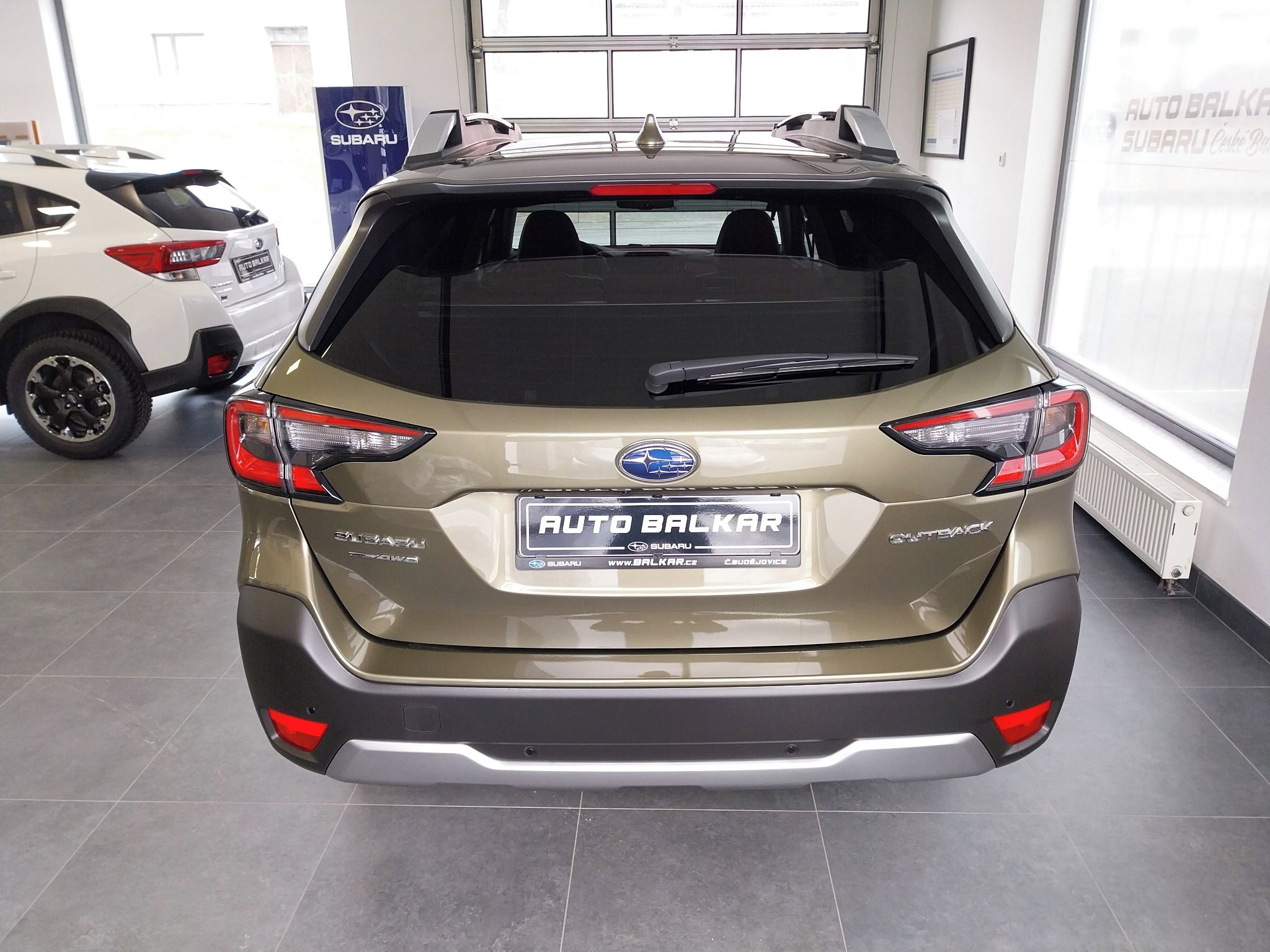 Subaru Outback, 2.5i Touring + Hnědá kůže - fotka 5