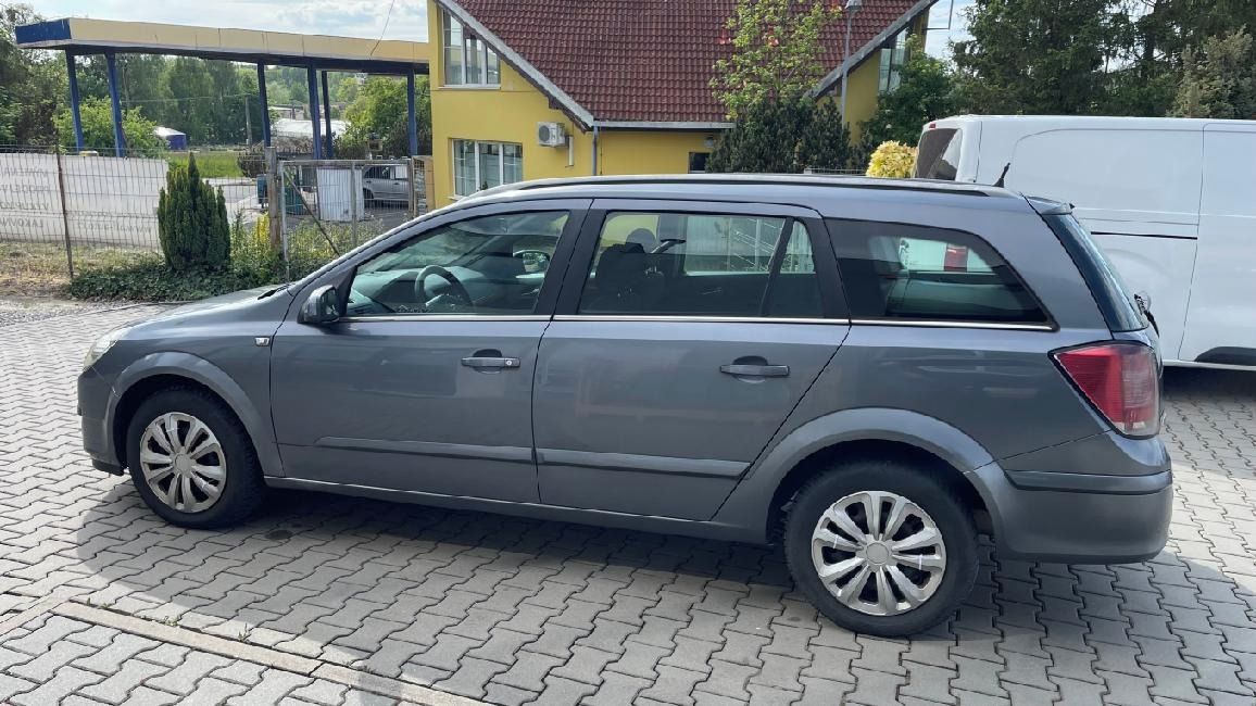 Opel Astra, Caravan 1.7CDTI 16V 74 KW - fotka 6