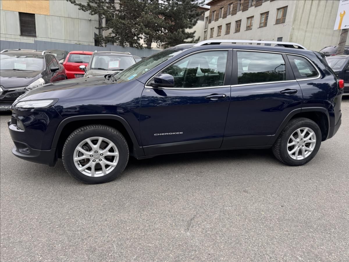 Jeep Cherokee, 2,0 Manual+ 4x4 - fotka 4